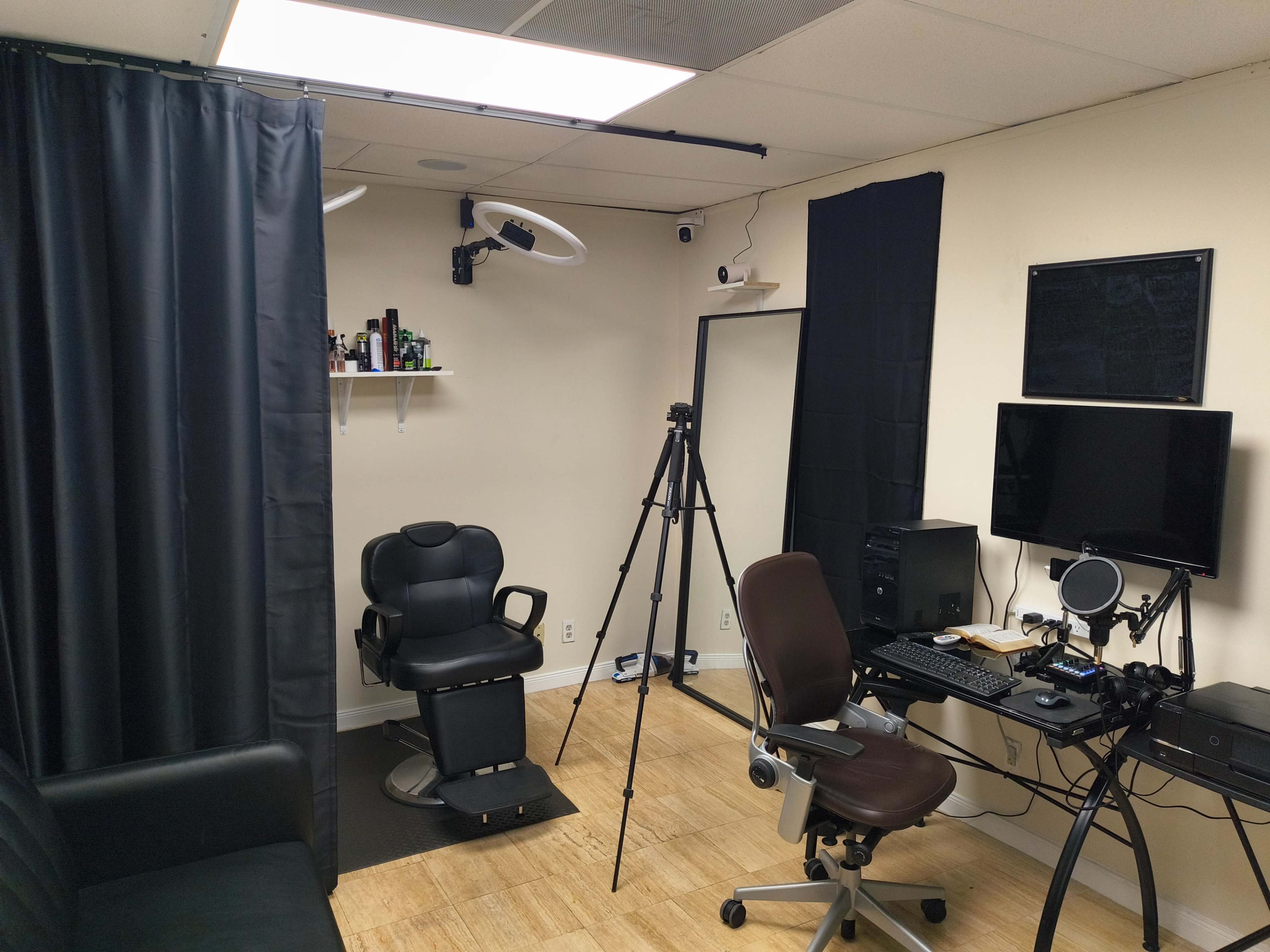 Professional stylist studio Image in Lauderdale Lakes, Lauderdale Lakes, FL