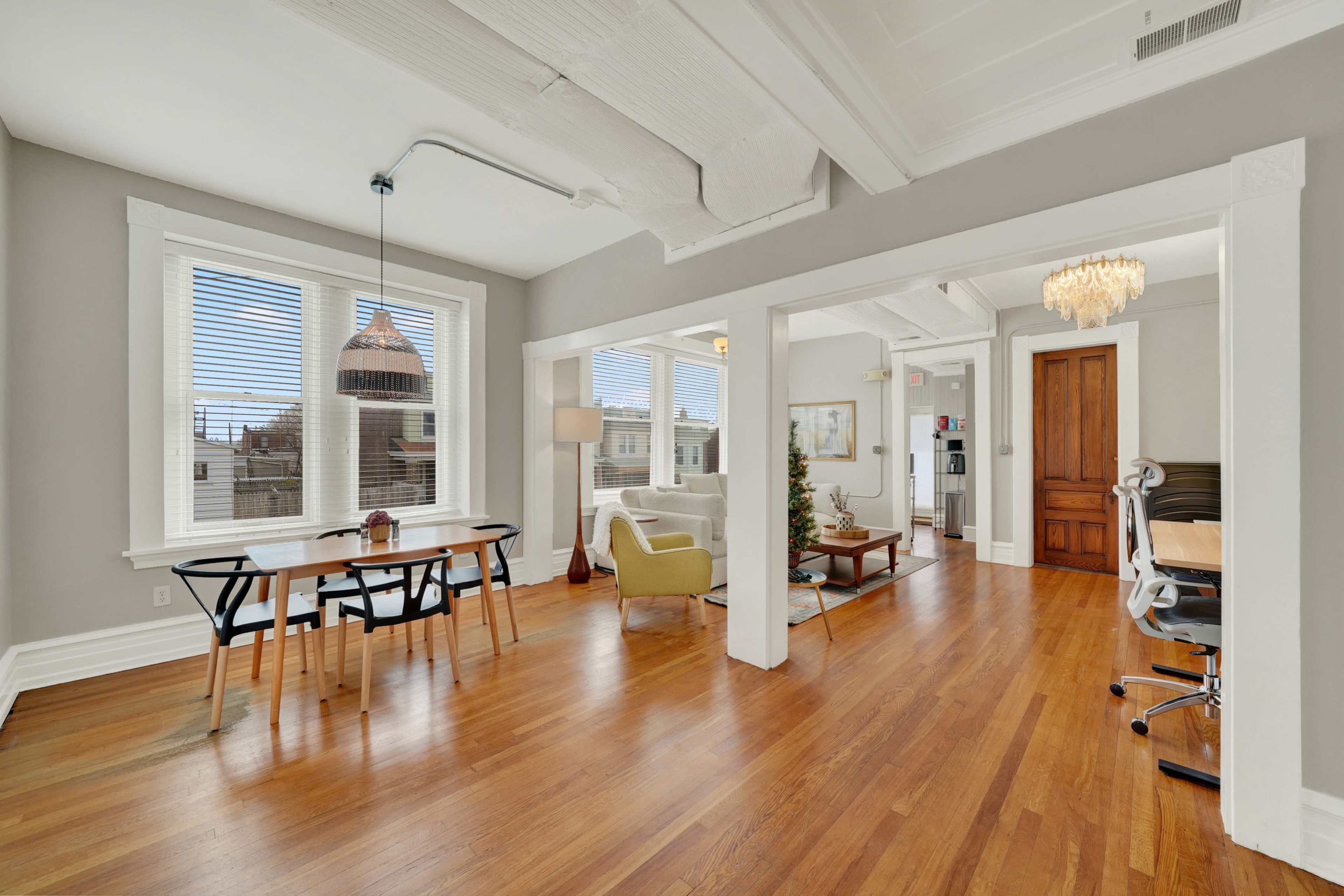 Huge Historic apt Soaring Ceilings w parking lot Image in Hilltop, Wilmington, DE