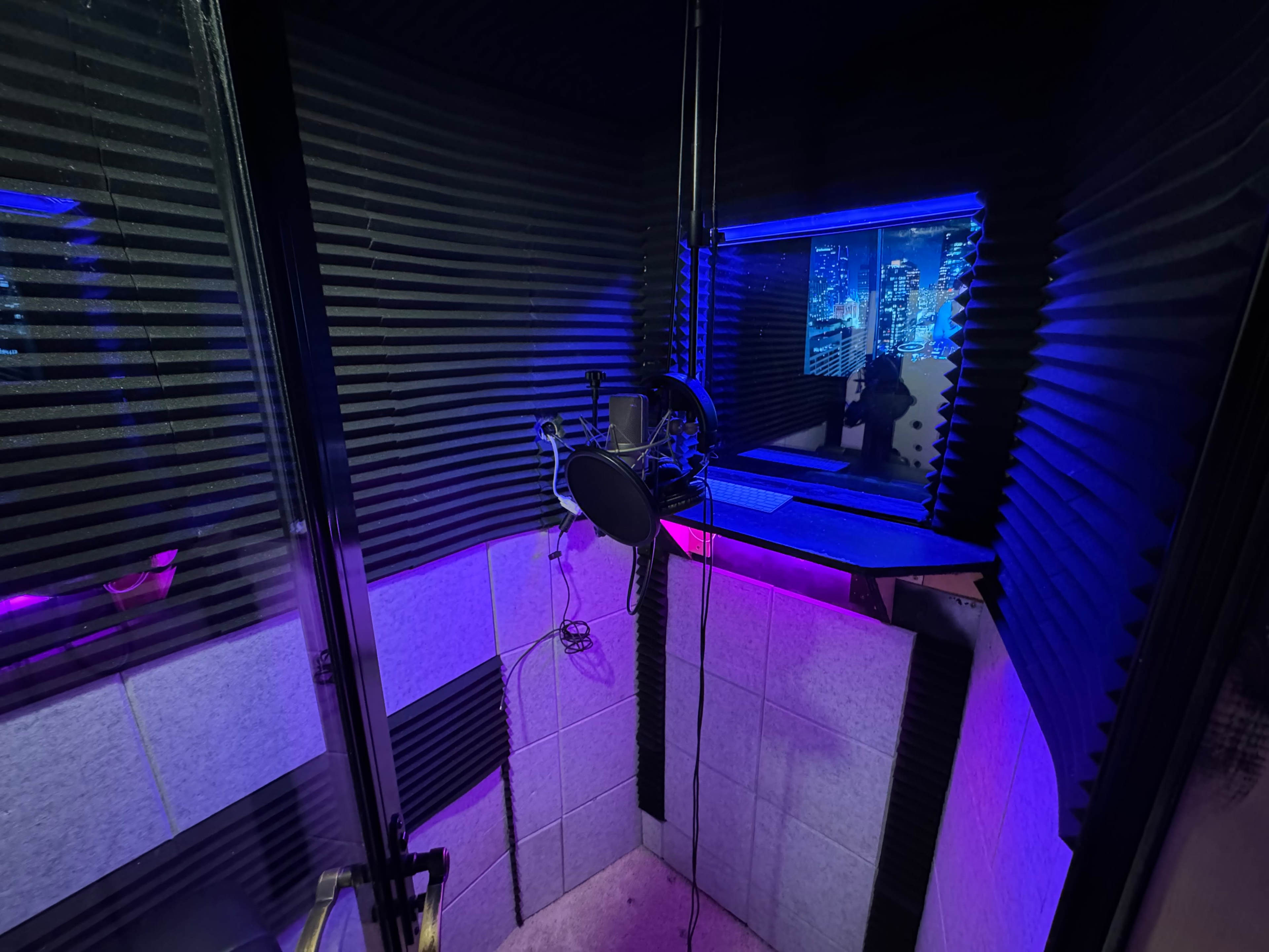 Modern, townhome, with hot tub, studio , and pool table Image in Glenrose Heights, Atlanta, GA