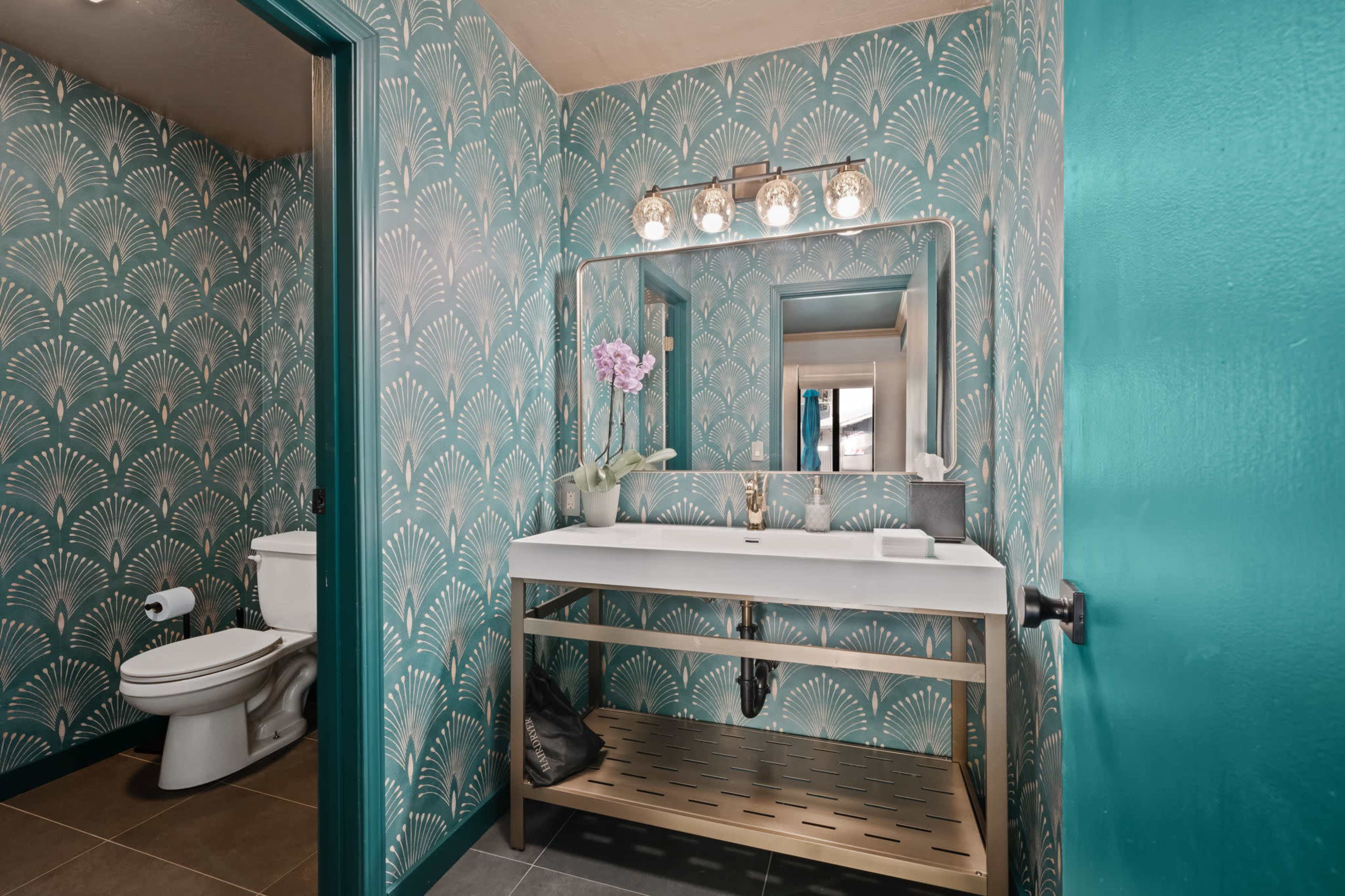 The Fainting Couch: Your Maximalist Boutique Hotel Image in , Cobb, CA