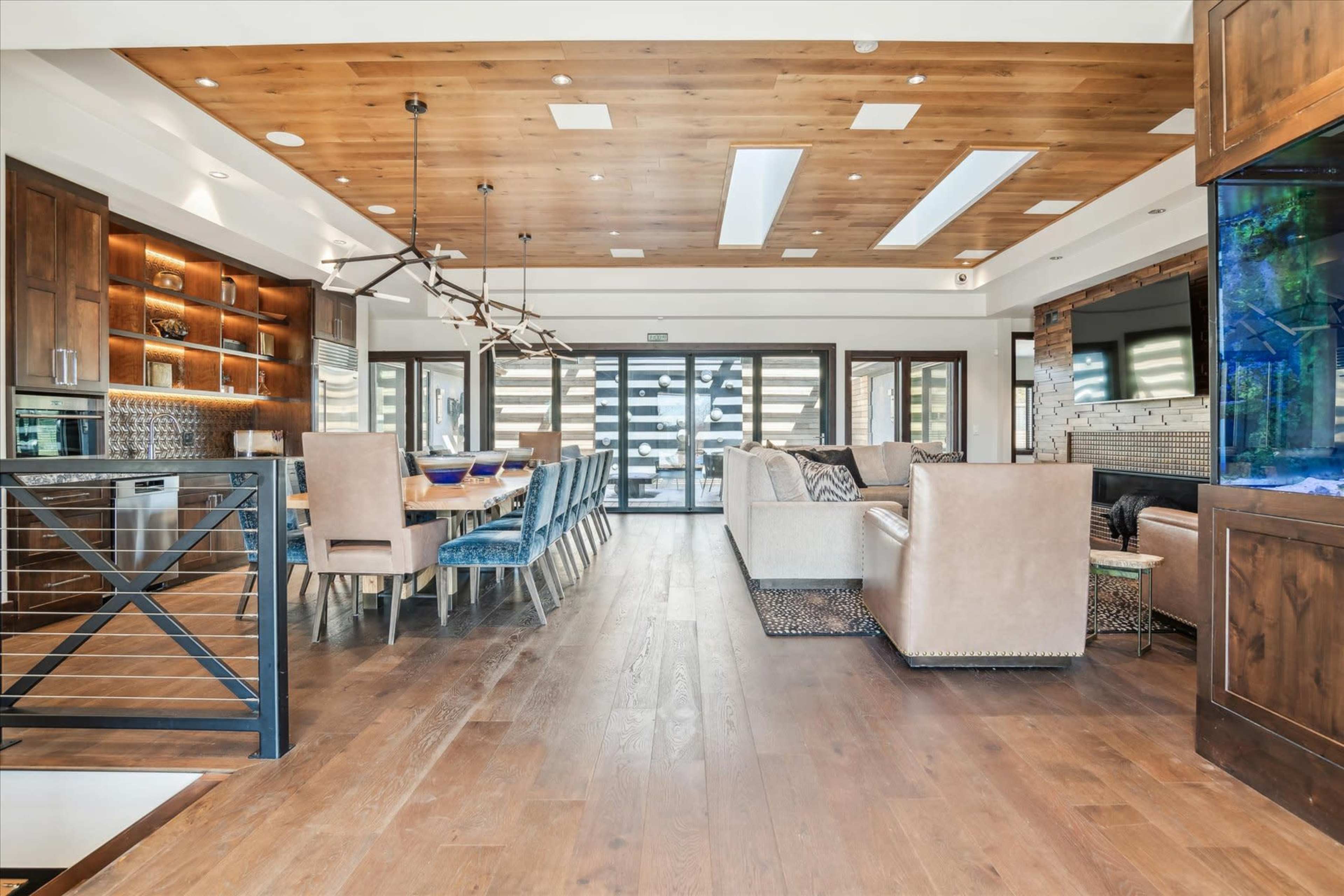 Exclusive Villa with Expansive Space and Private Bar Image in Foxfield, Foxfield, CO