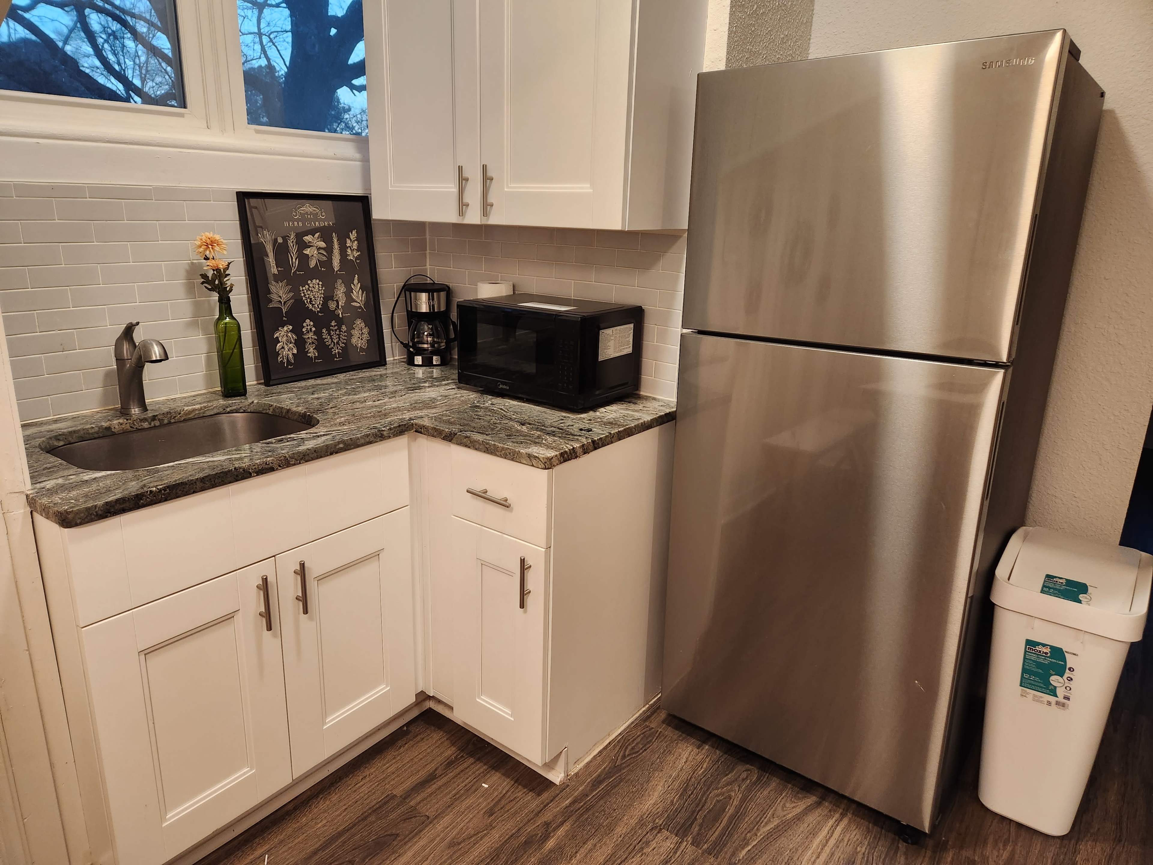 Elegant, Light-Filled Apartment Perfect for Meetings, Content Creation & Intimate Events Image in Midtown, Portsmouth, VA