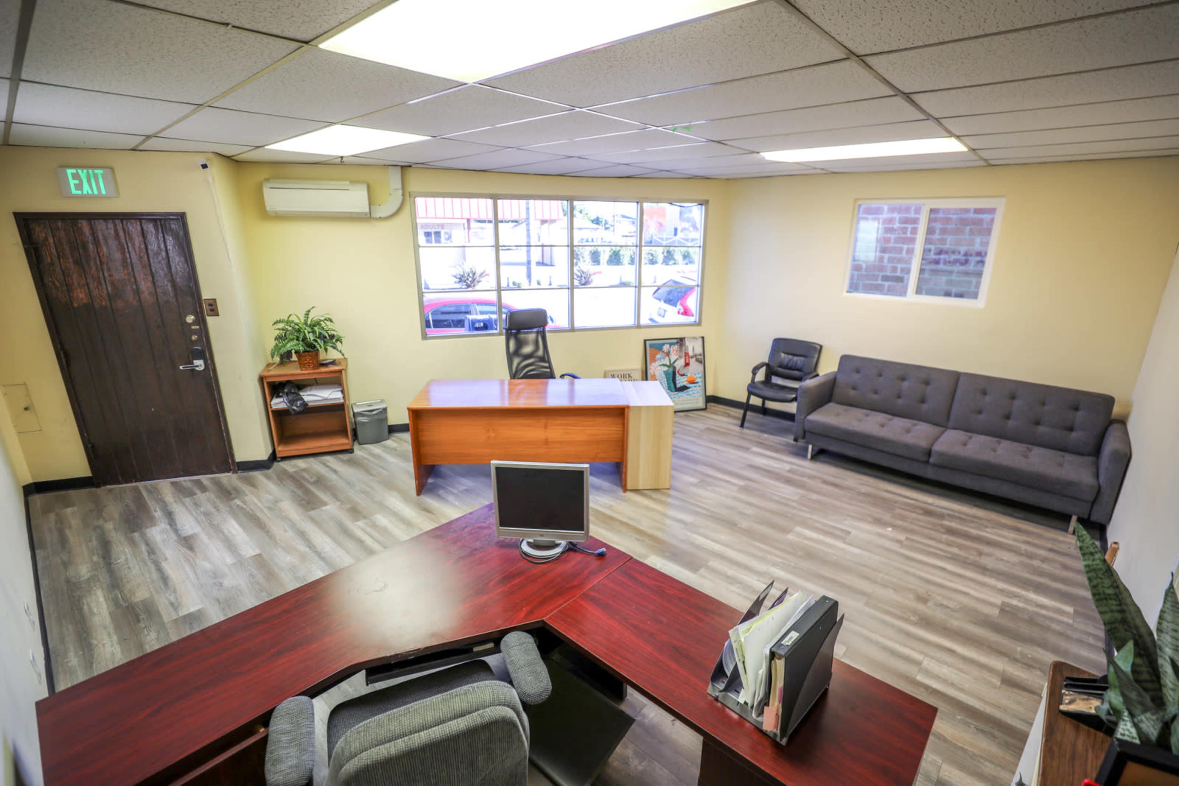 Culver City Affordable Office (entire space) Image in Culver - West, Culver City, CA