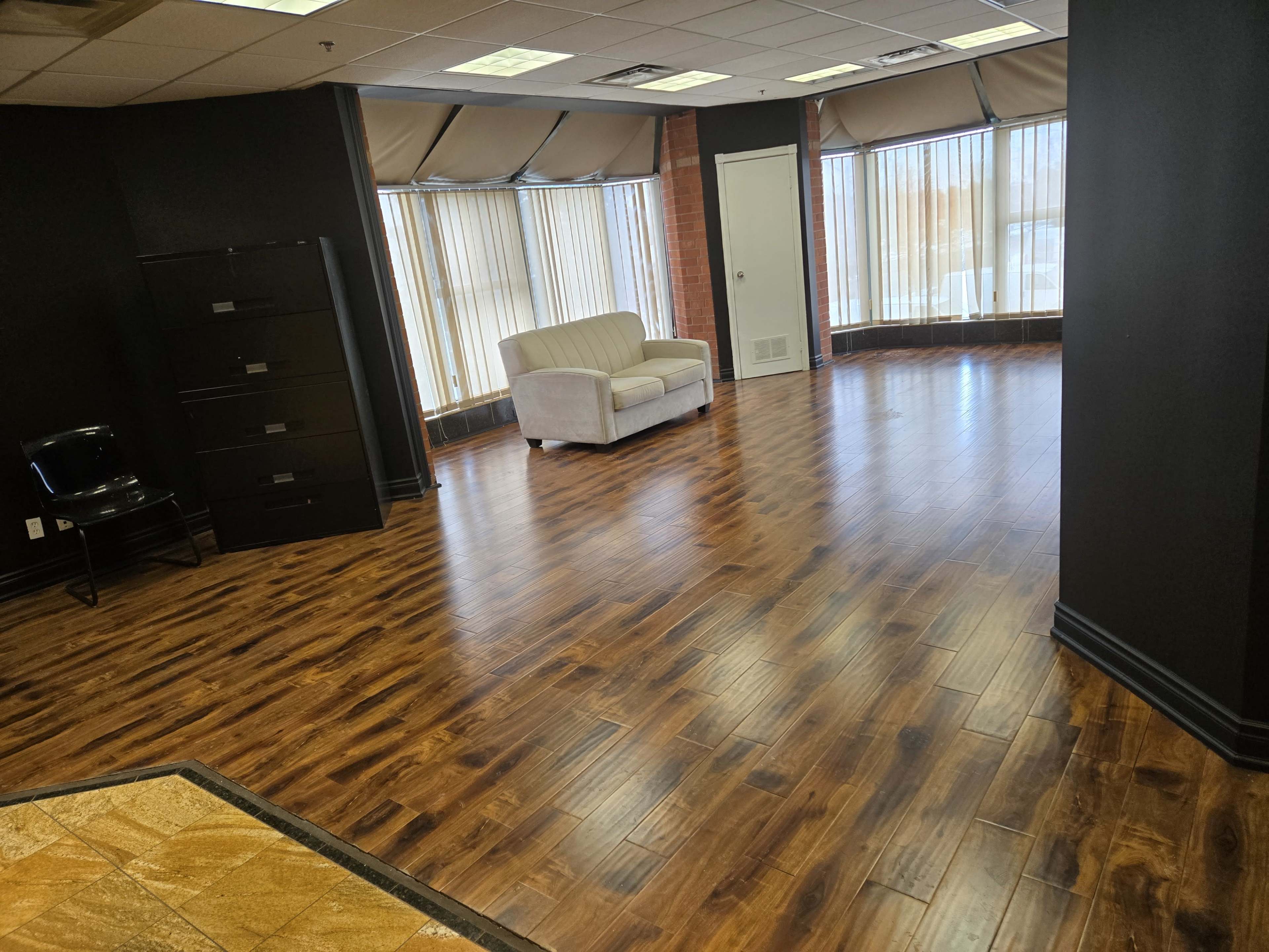 Office or studio space with lots of amenities close by. Image in Woodbridge, Woodbridge, ON