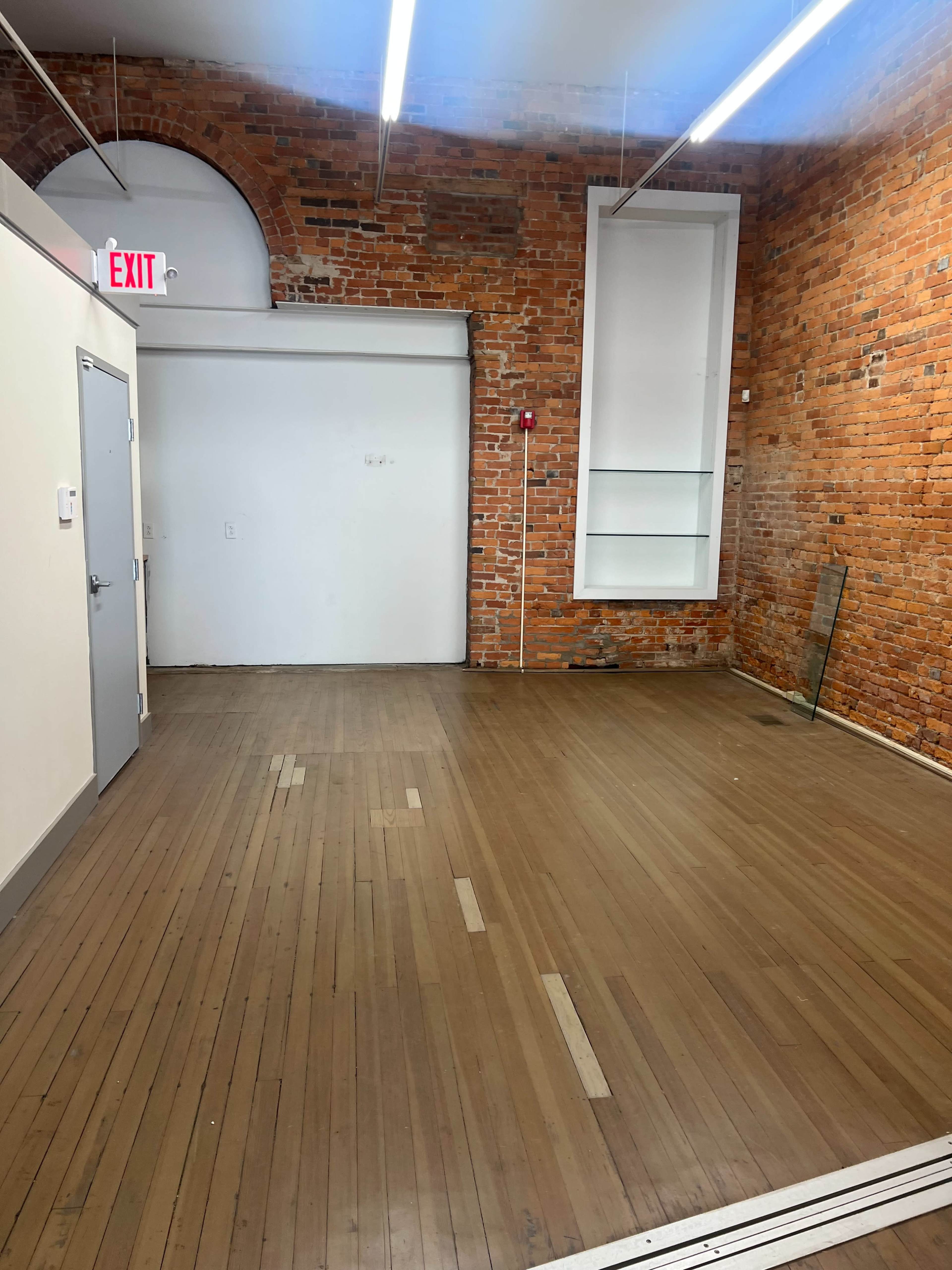 Modern- Vintage Intimate Suite Image in South Columbus, Columbus, OH