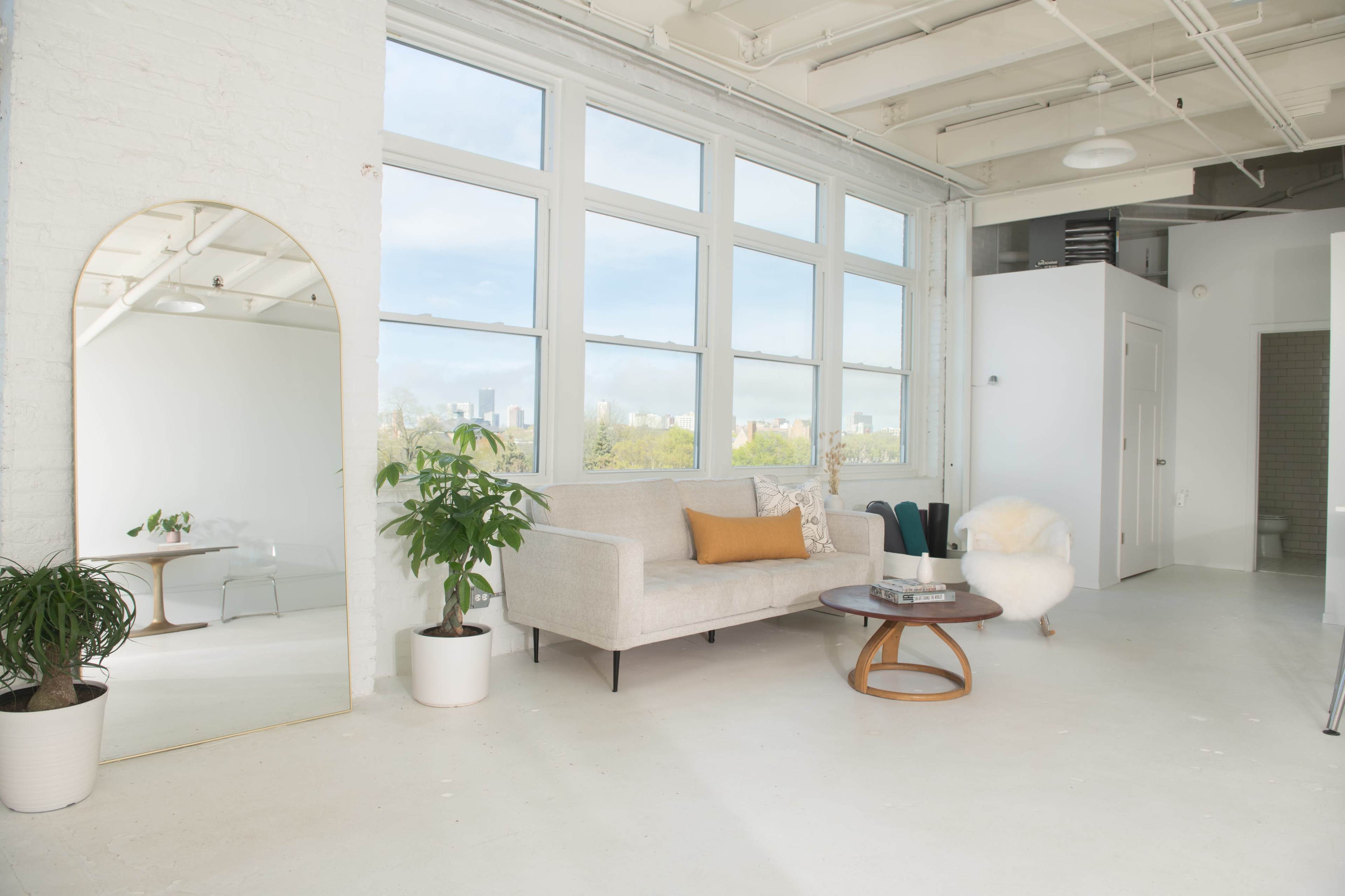 Airy White Loft Studio with Skyline North-Facing Windows Image in Lake View, Chicago, IL