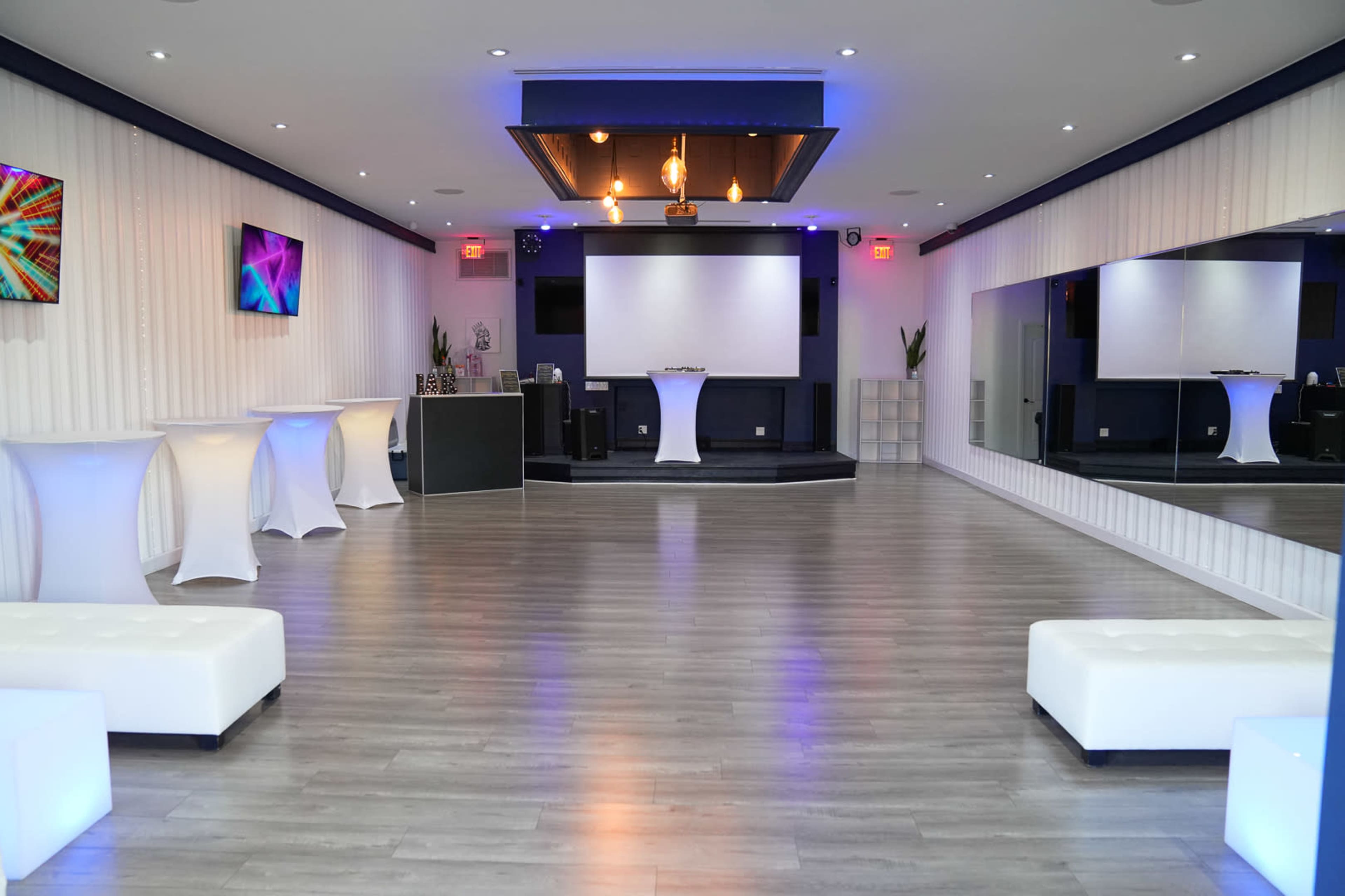 Elegant  Studio Image in Burbank, Burbank, CA