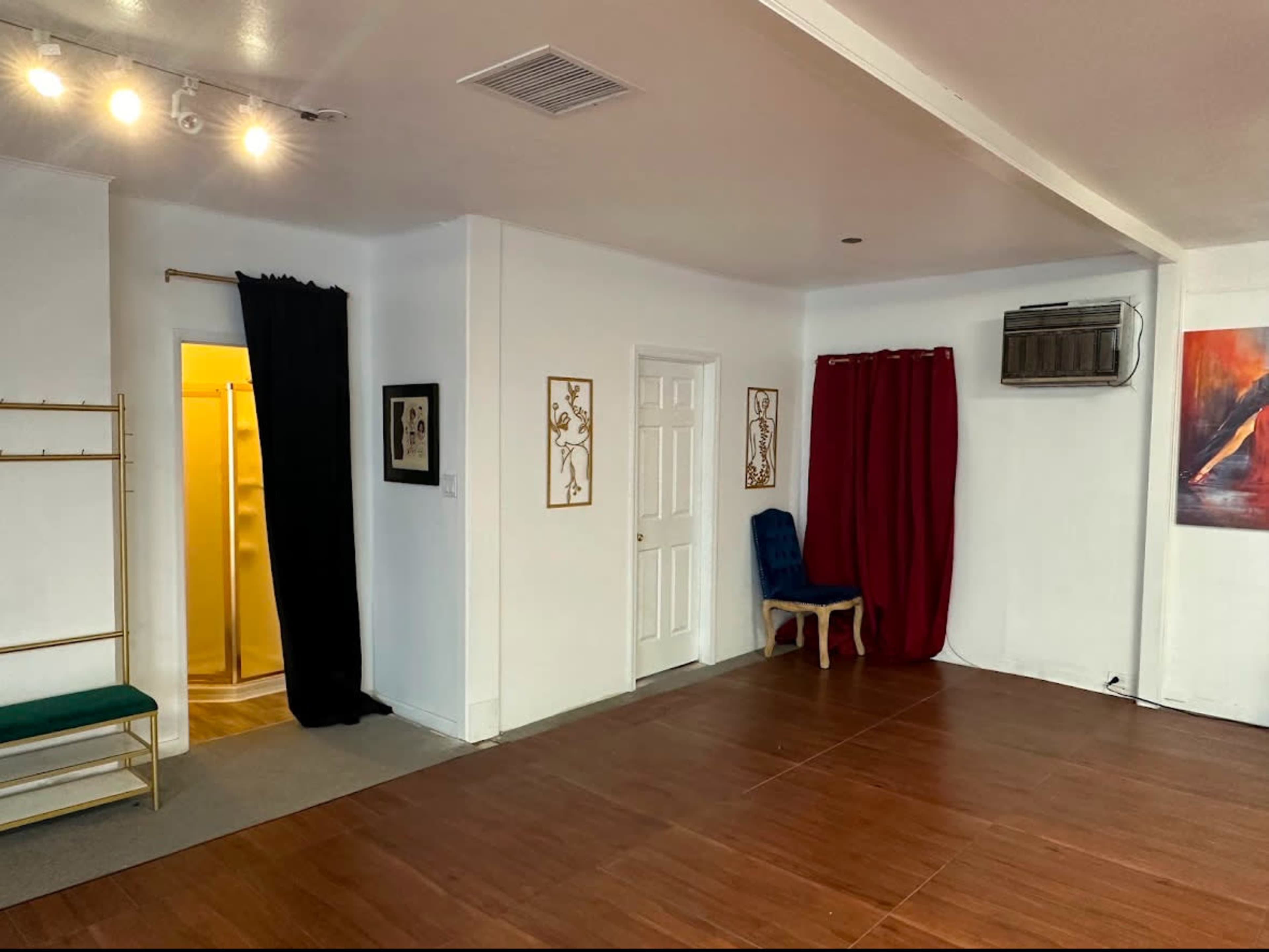 Downtown Intimate Dance Studio Image in SoMa, San Francisco, CA