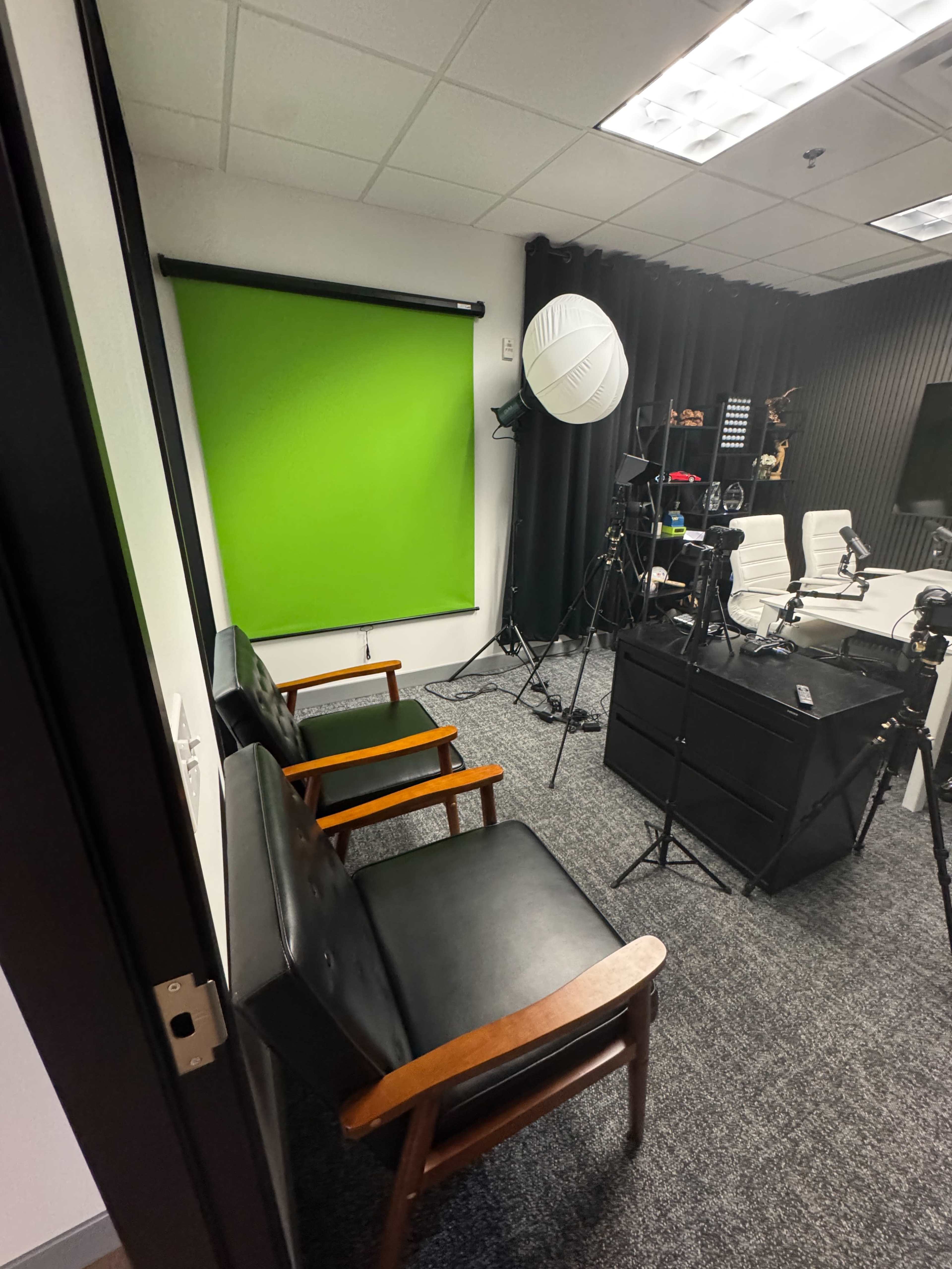 Desert Ridge Luxury Podcast Studio Image in Desert View Village, Phoenix, AZ