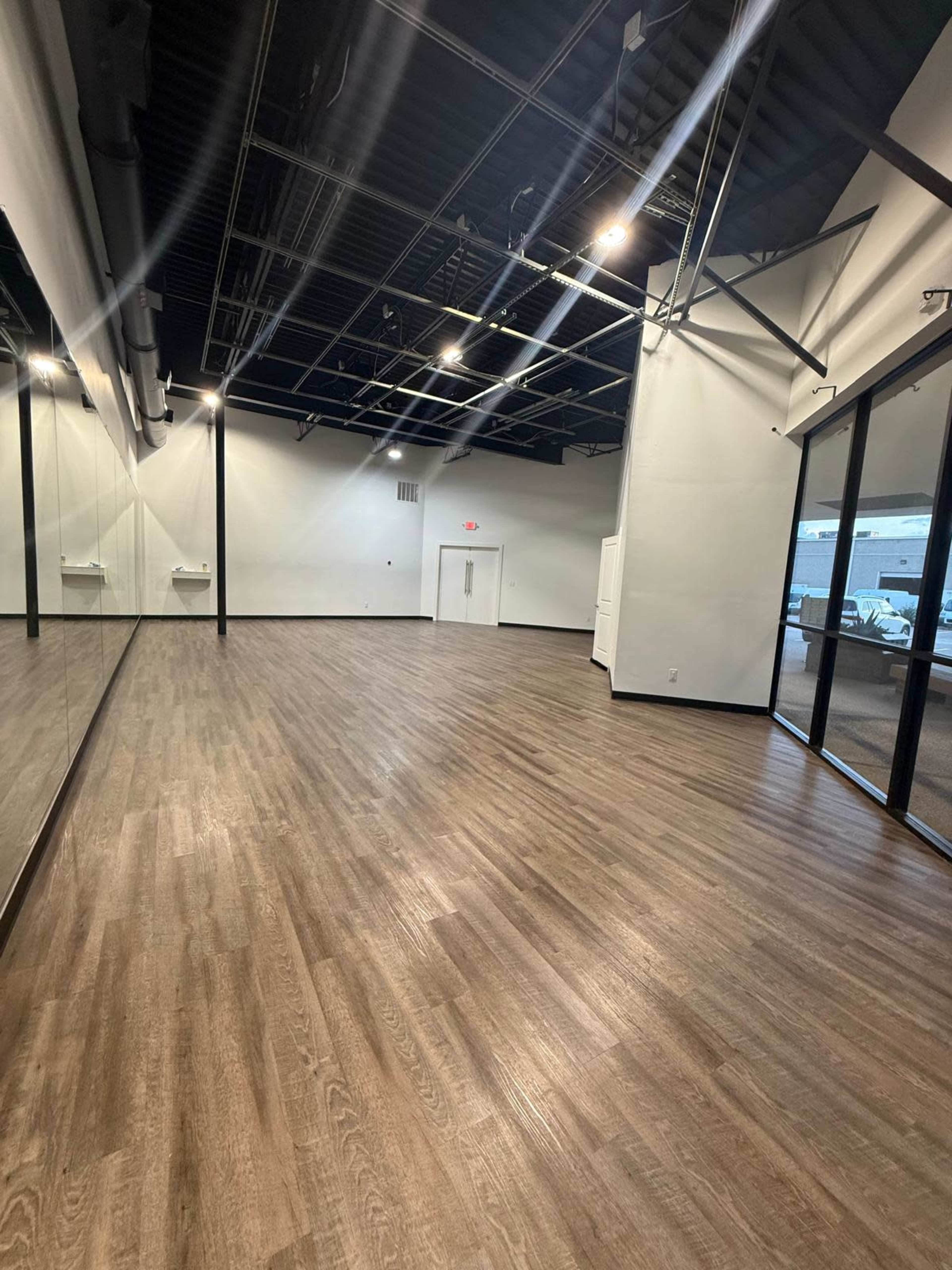 Dallas Cozy Event Studio Space 3 Minutes from the Galleria Mall Image in Farmers Branch, Dallas, TX