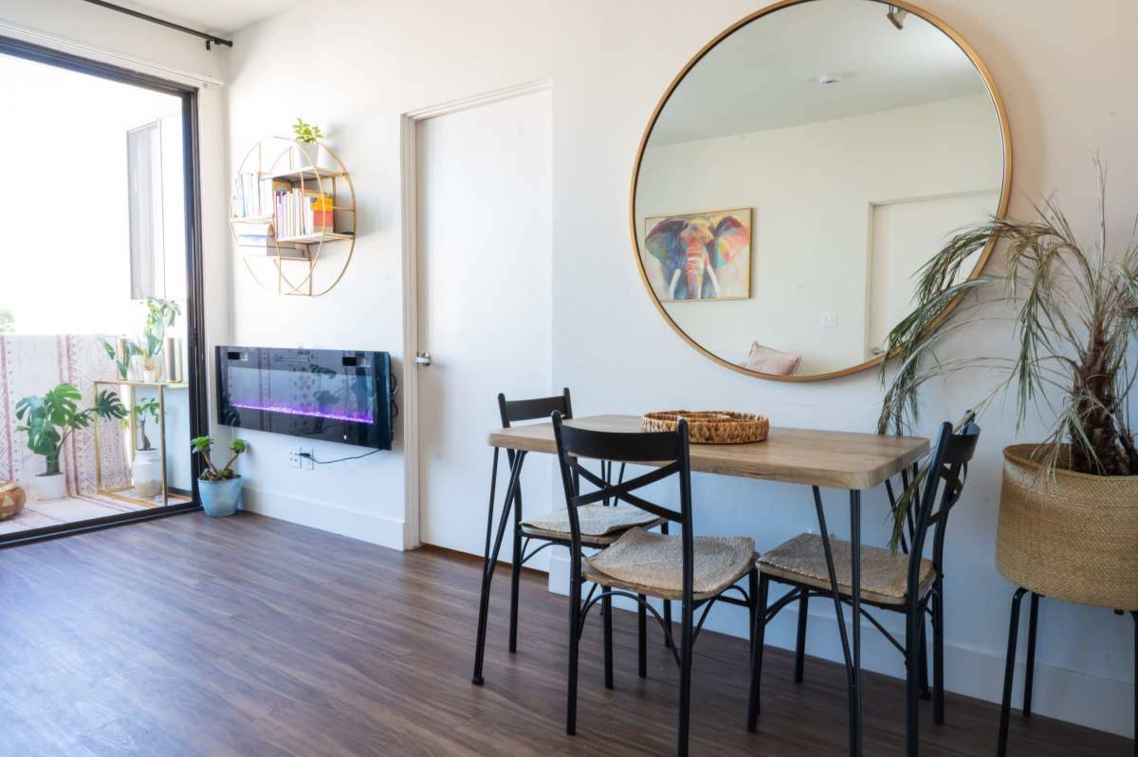 Luxury Beach Apartment Image in Downtown, Santa Monica, CA