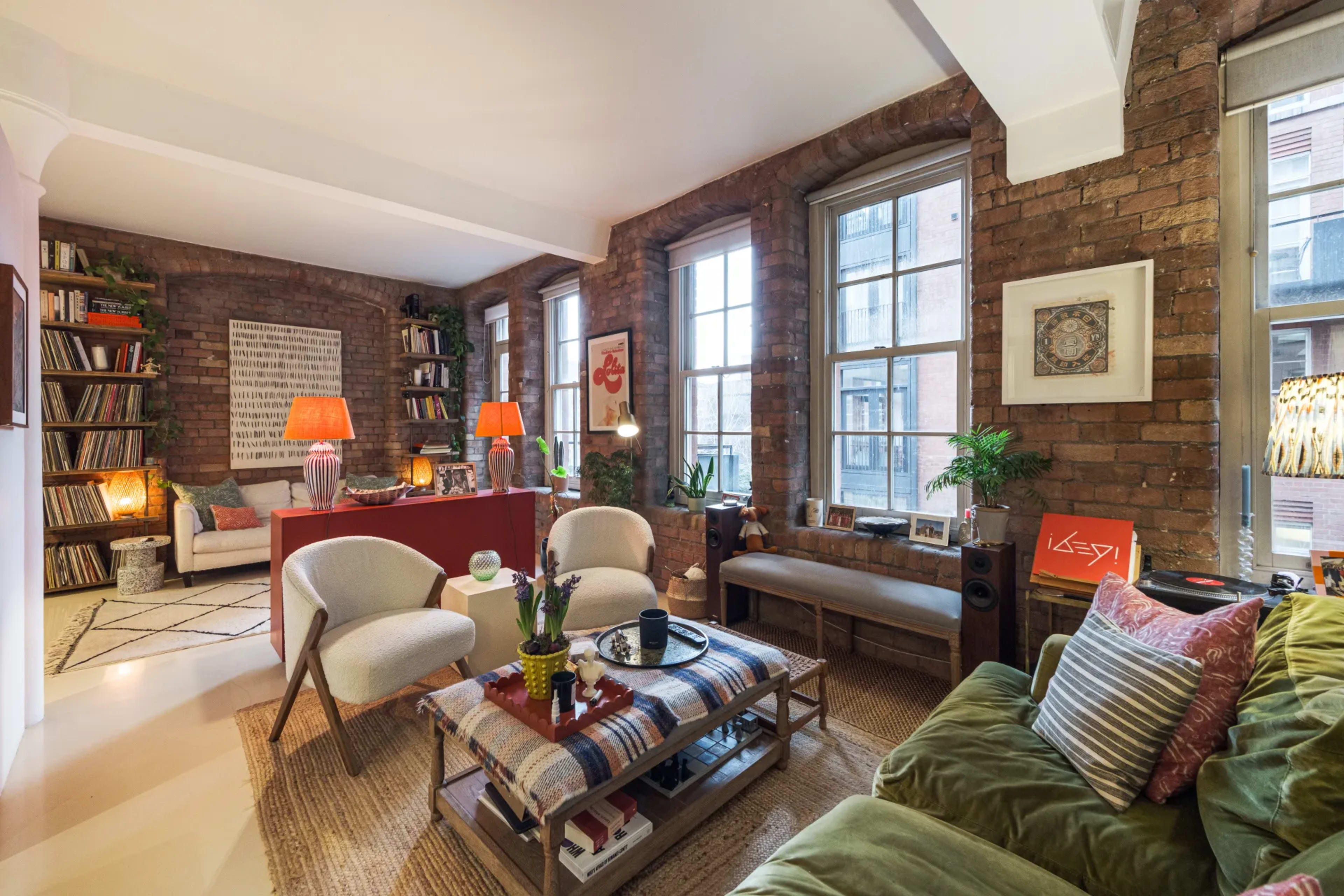 Versatile, quiet and bright open plan warehouse apartment near Bermondsey Street Image in London, London, ENG