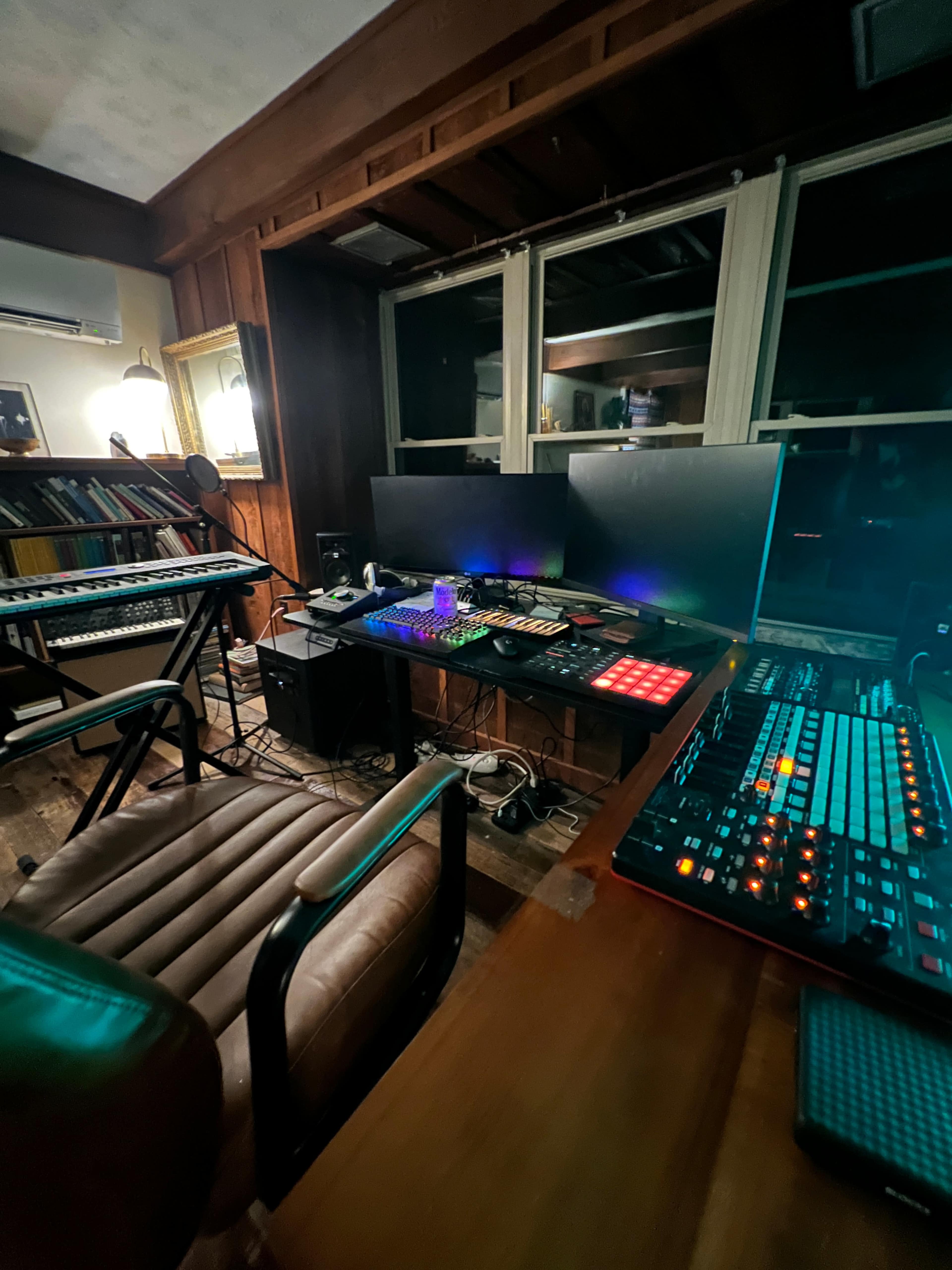 Nashville Log Cabin on 10 Acres Image in Joelton, Goodlettesville, TN