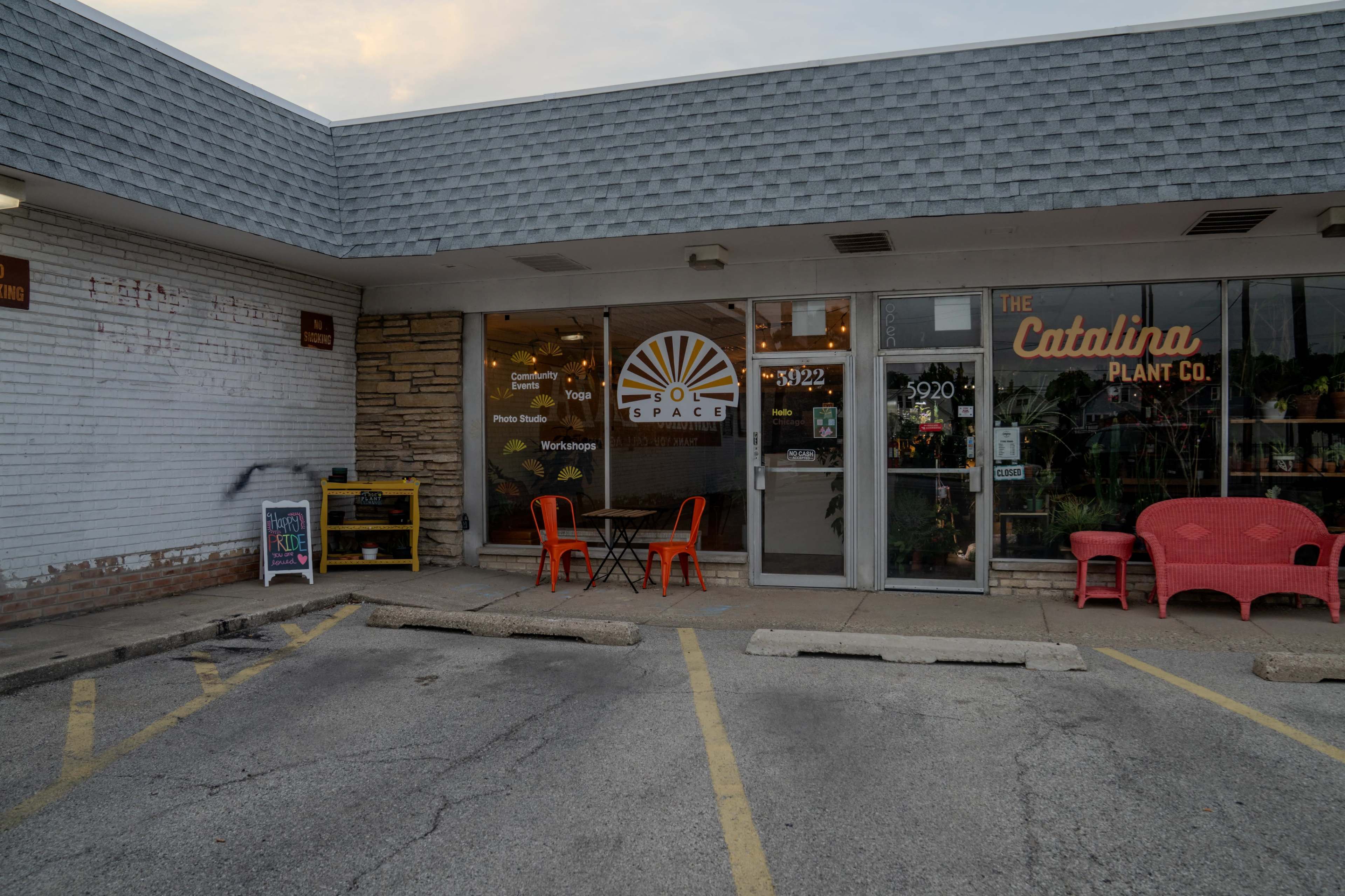 Photography Studio/Dance Hall/ Coworking. Open space, well lit. Option for warm lights. Image in Portage Park, Chicago, IL