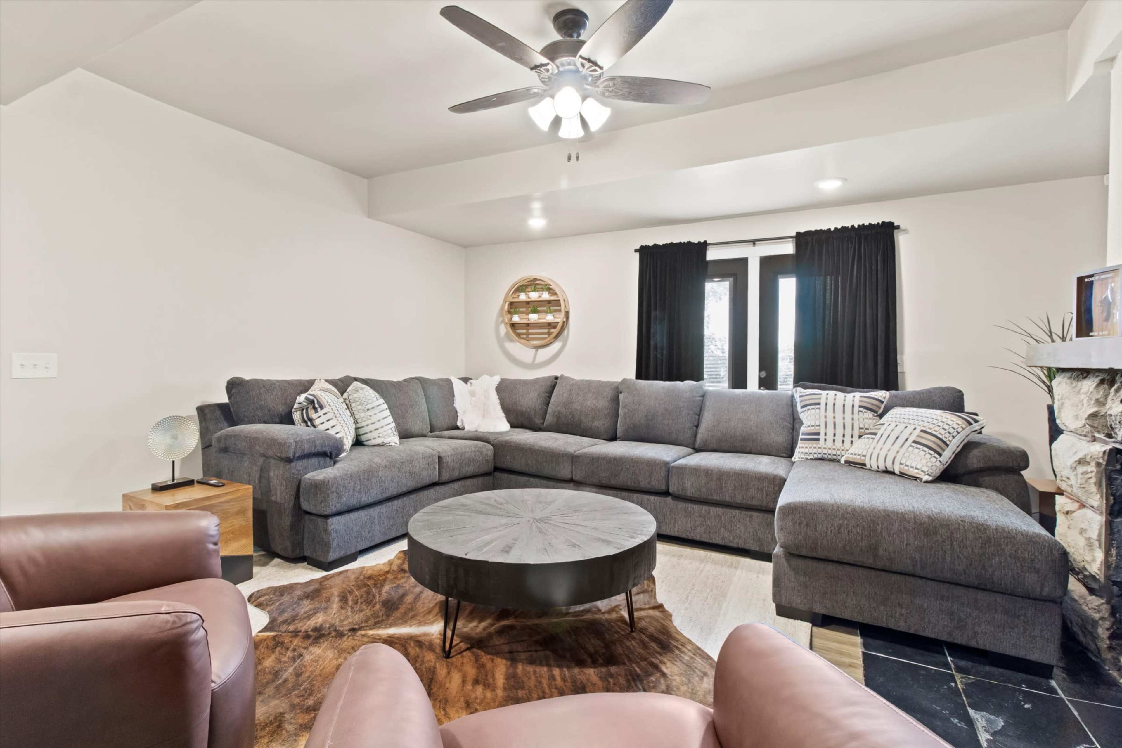 Versatile Home & Event Space Minutes to Legends Image in Edwardsville, Edwardsville, KS
