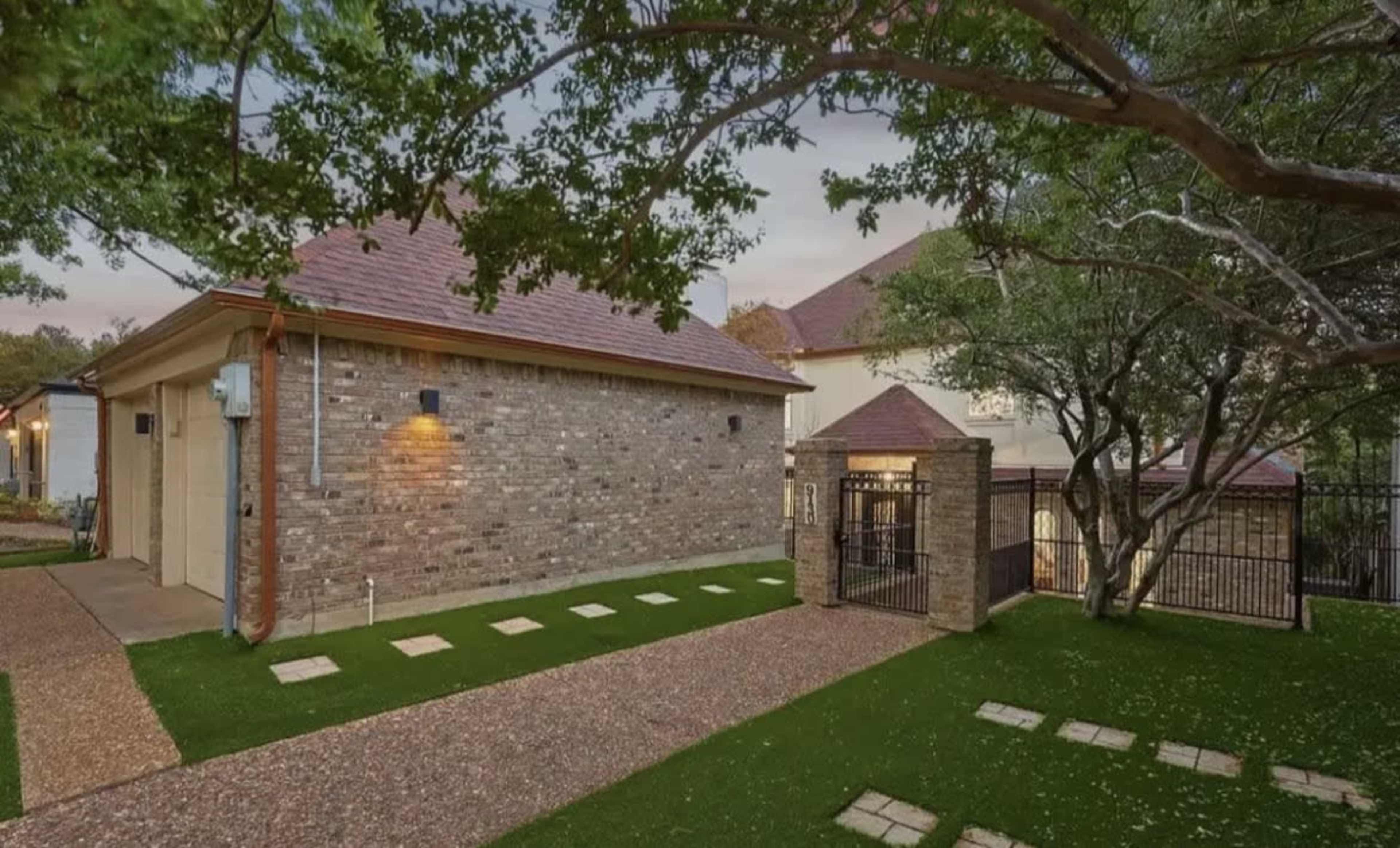 Dallas Cottage in Lux Image in Dallas, Dallas, TX