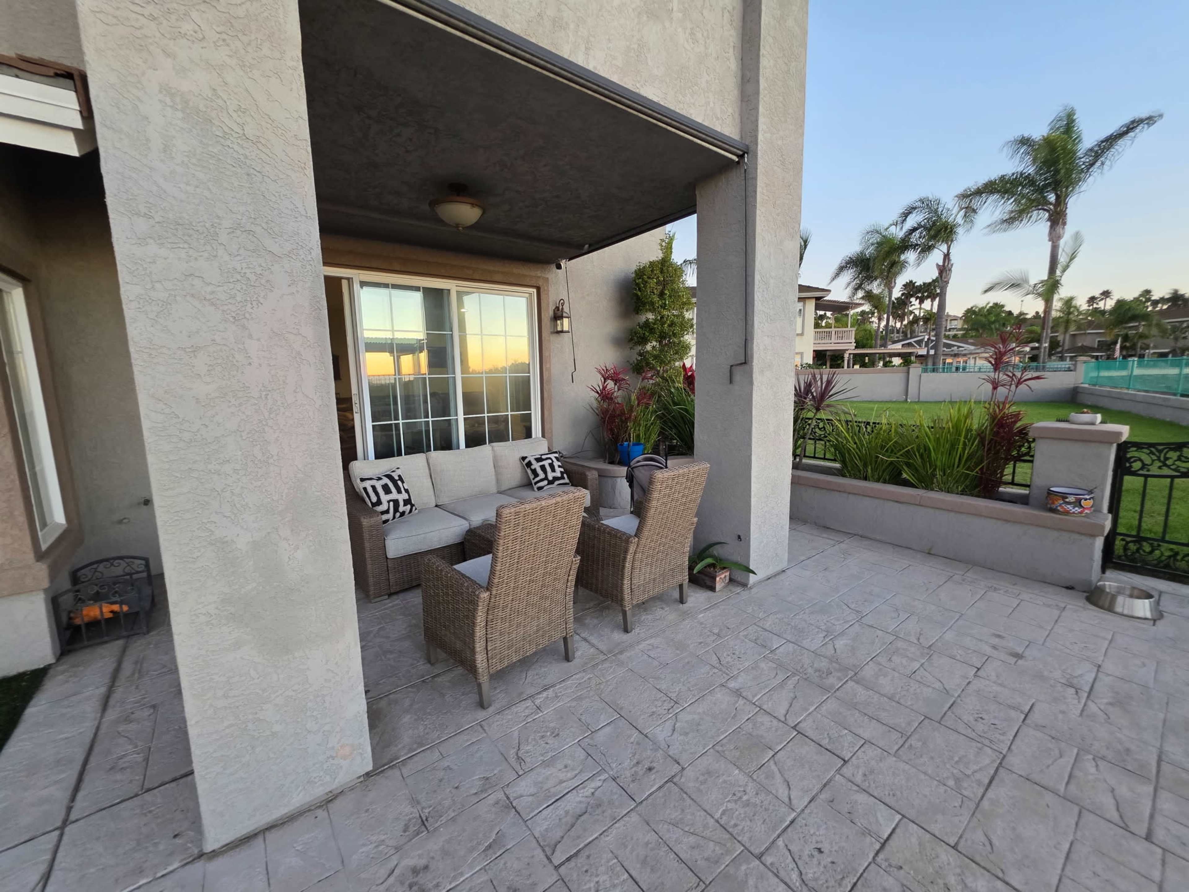 Suburban house south San Diego. Absolutely stunning yard perfect for weddings and parties. Rooms also available for meetings. Image in Rancho del Rey, Chula Vista, CA