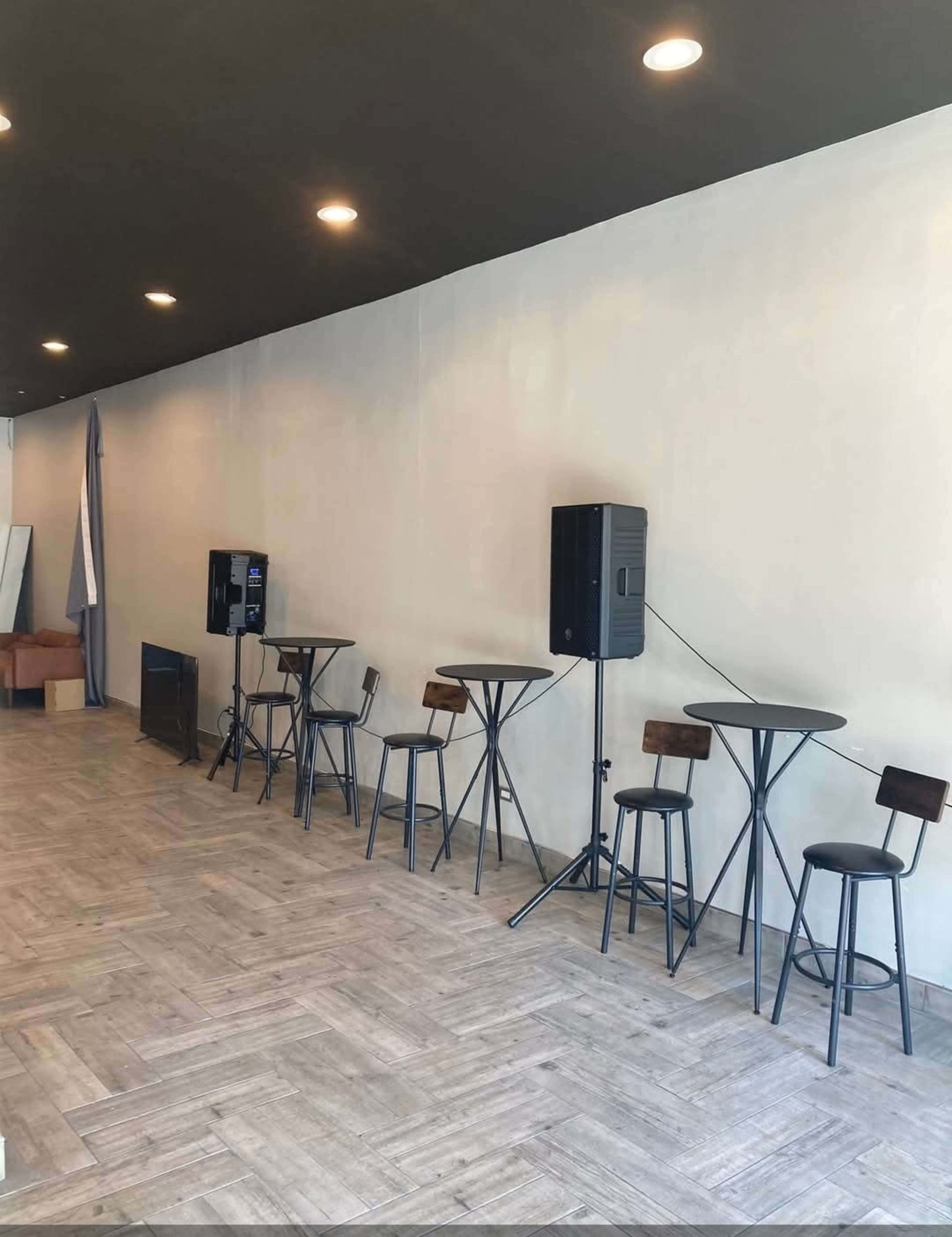 Southwest Chicago Burbank Area Pre-Styled Private Event Venue Image in South Side, CHICAGO, IL