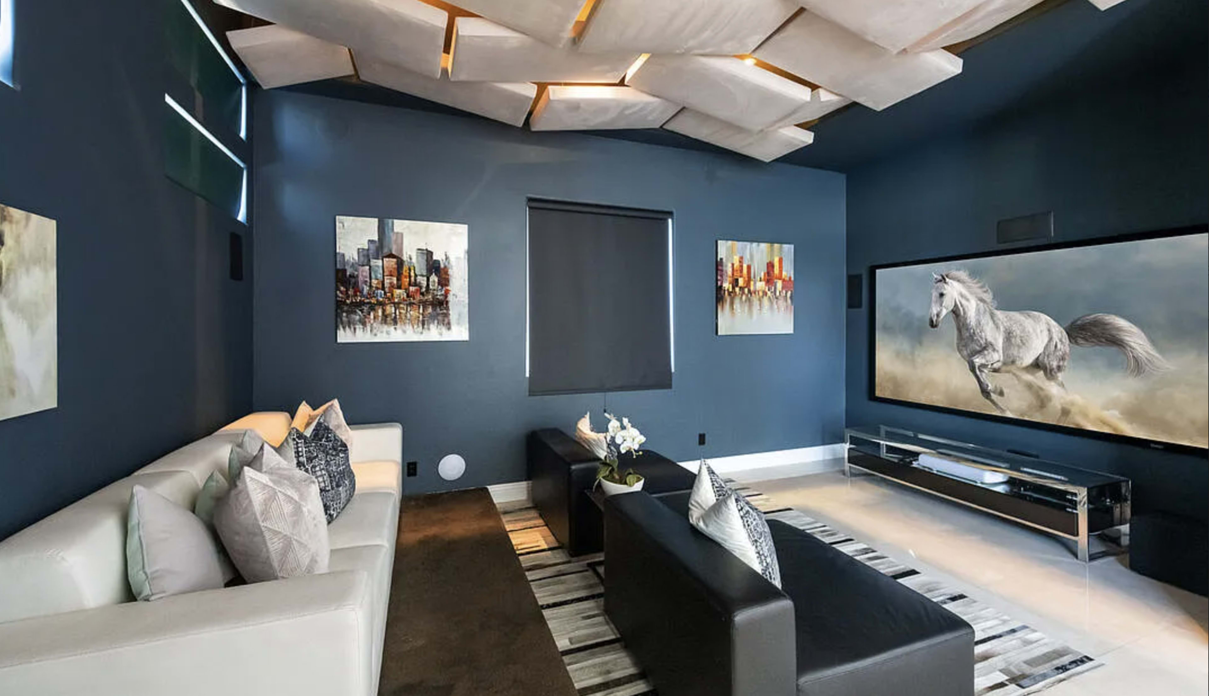 DESIGNER MODERN HOME WITH OPEN LAYOUT & POOL Image in Encino, Los Angeles, CA