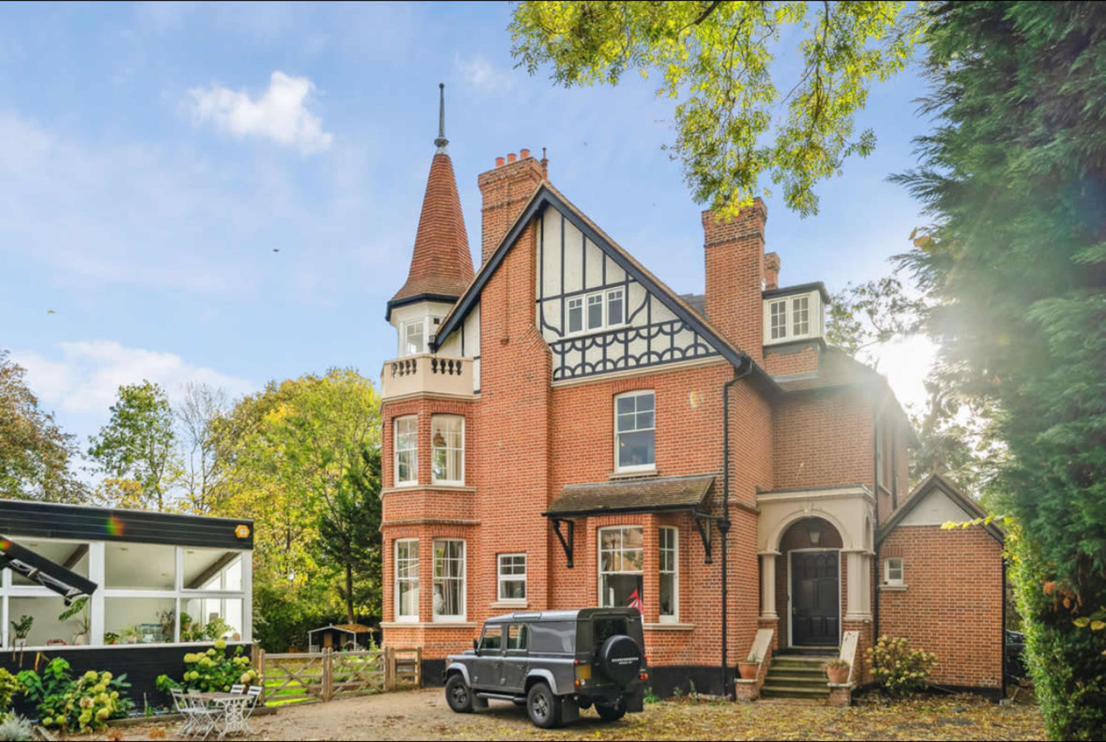 Victorian Mansion with Turret & River Access Image in Molesey, East Molesey, ENG