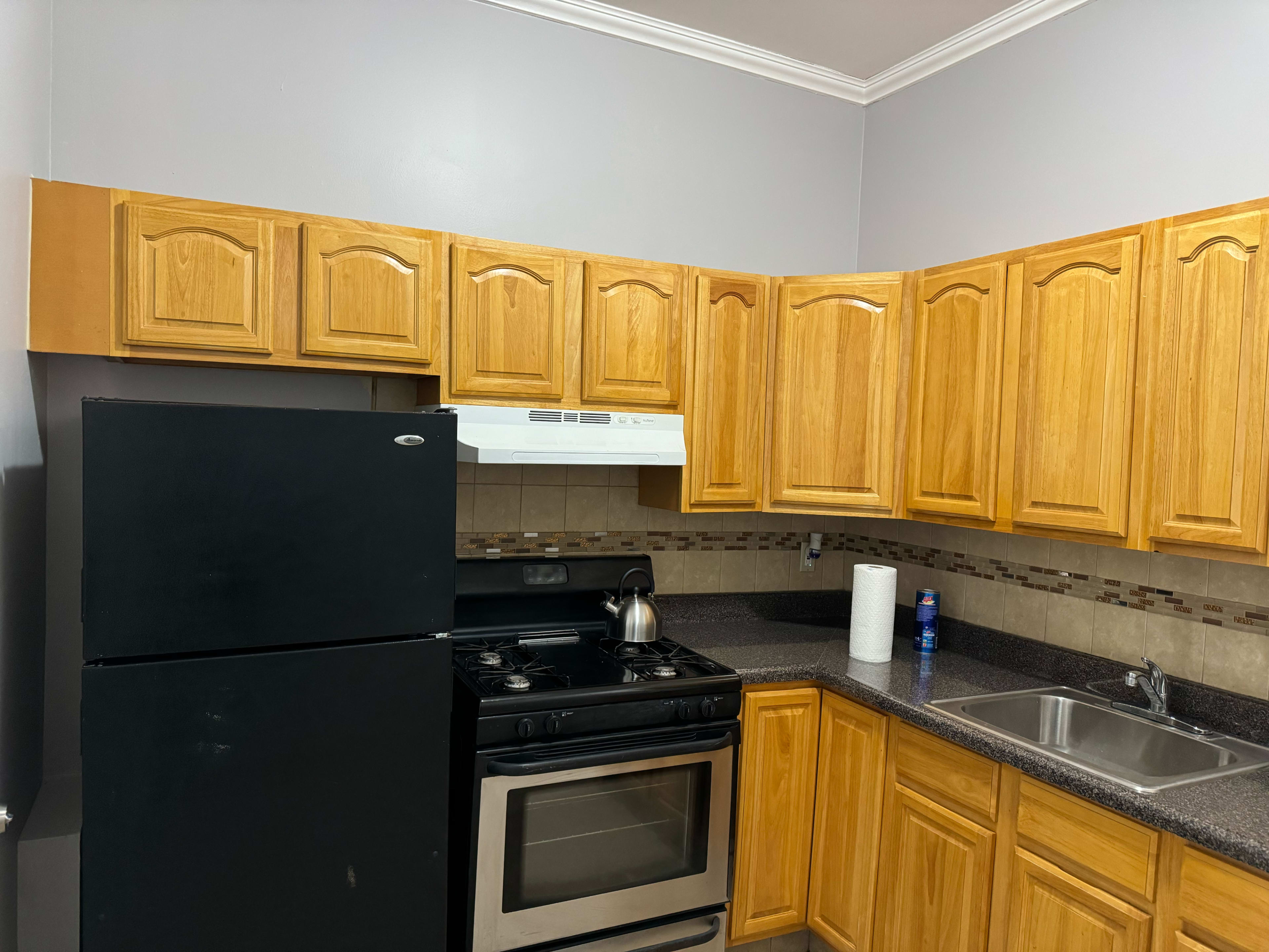 Cozy Apartment with backyard space Cozy Image in Canarsie, Brooklyn, NY