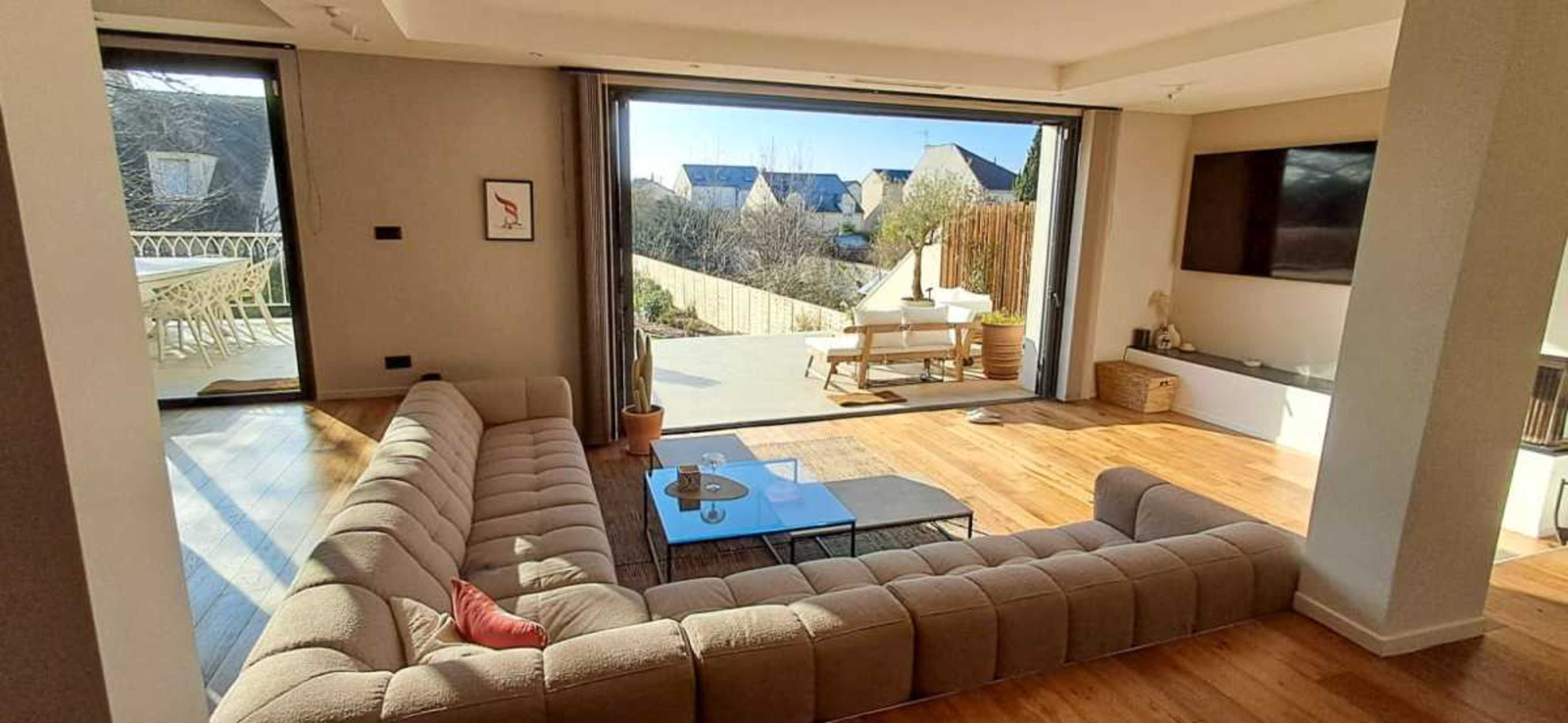 Maison lumineuse avec grand jardin - 15 minutes de Paris / 10 min de La Défense Image in , HOUILLES, 