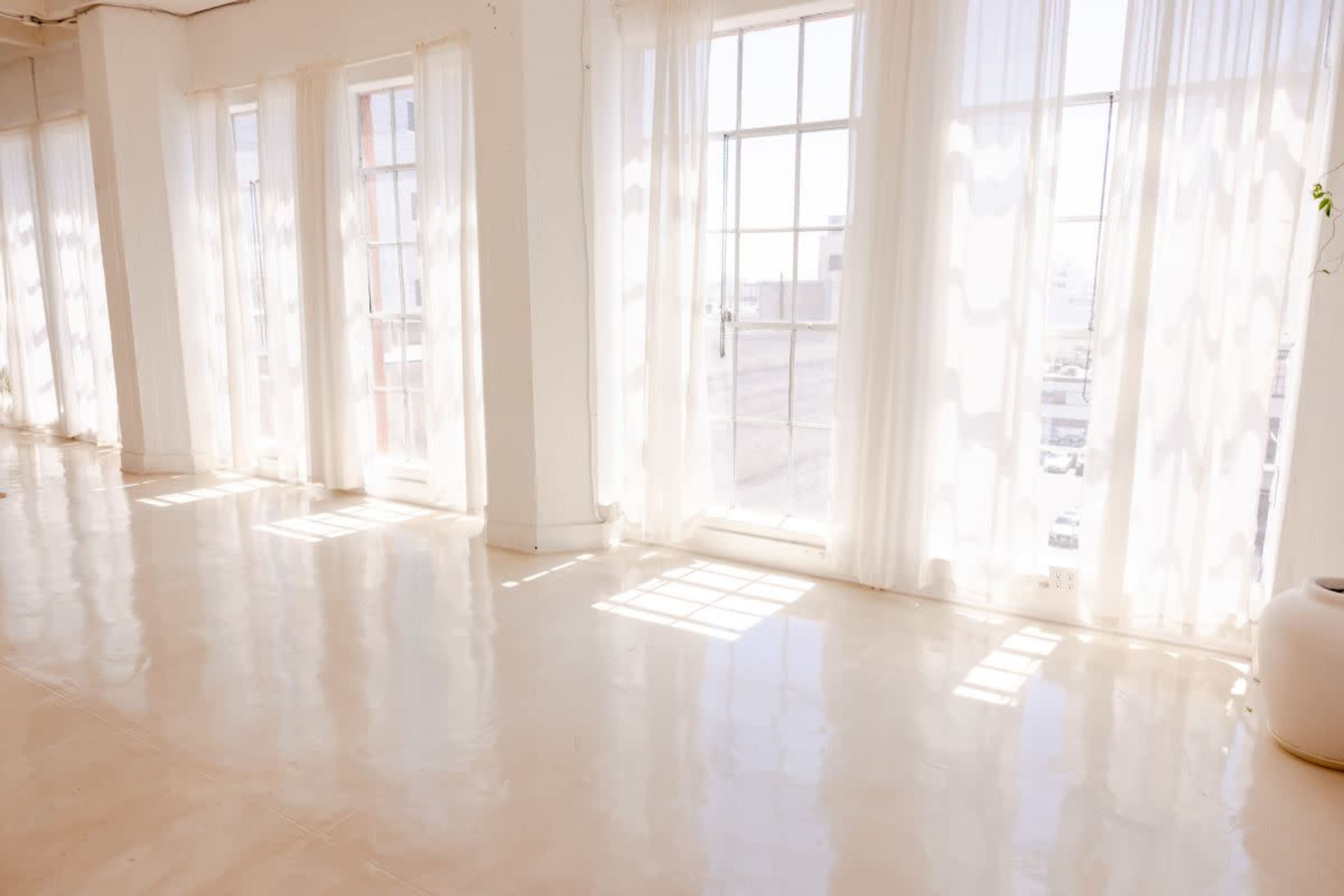 Minimal loft with amazing ambience for intimate gatherings Image in Central LA, Los Angeles, CA