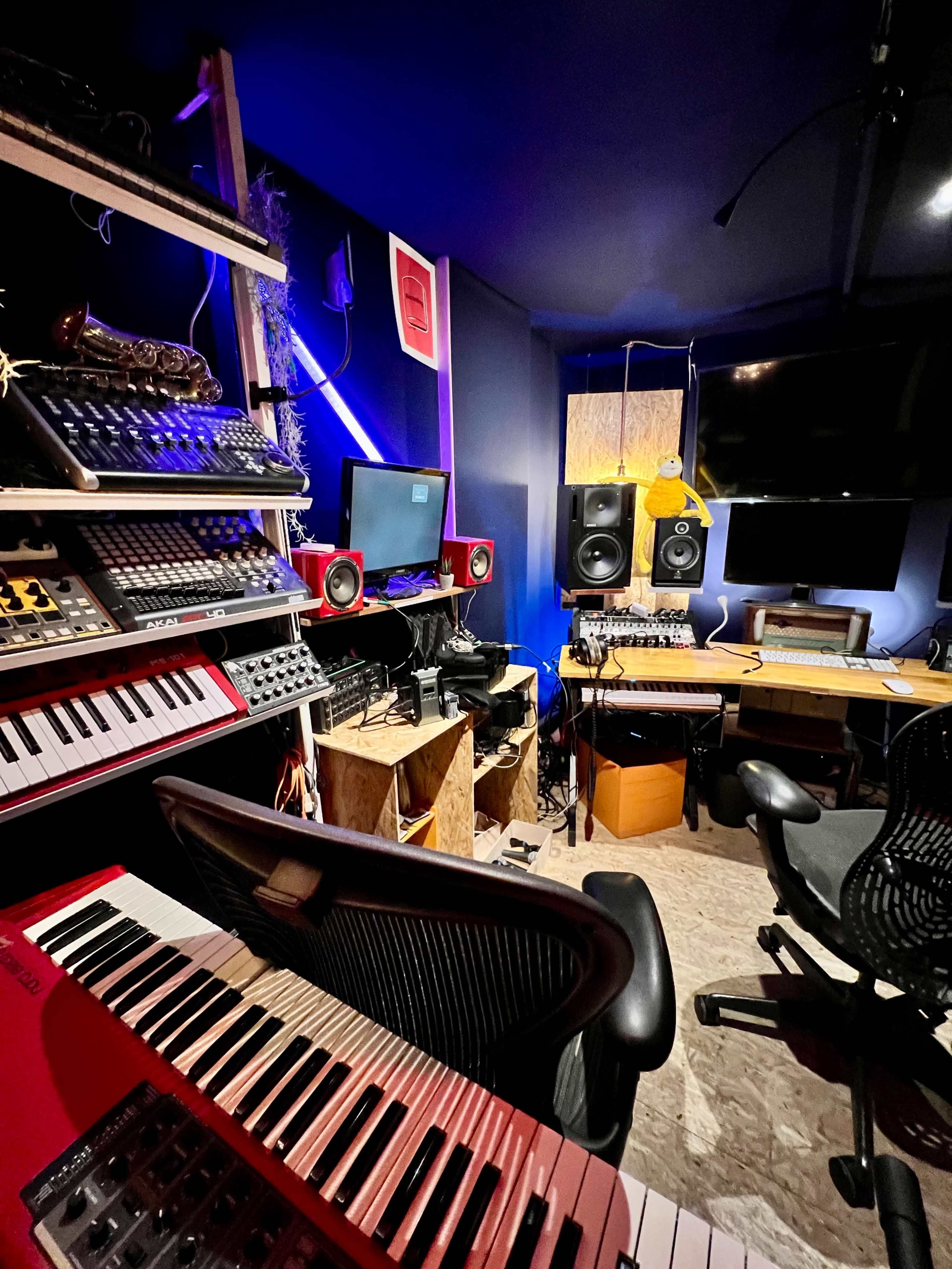 Cabine de mixage, enregistrement, post-production sonore, production musicale Image in , Cachan