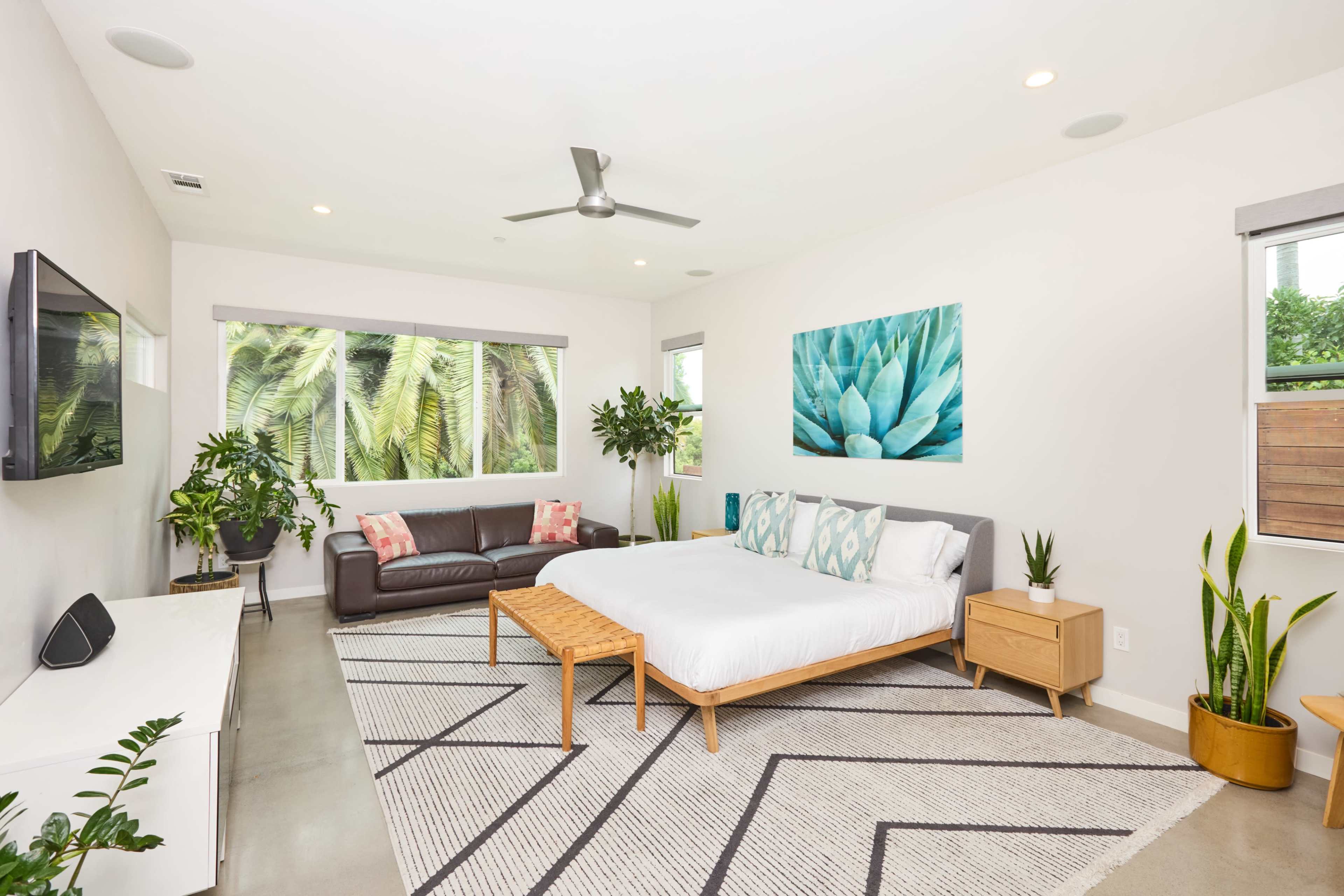 Modern Indoor/Outdoor Designer Home Image in Encinitas, Encinitas, CA