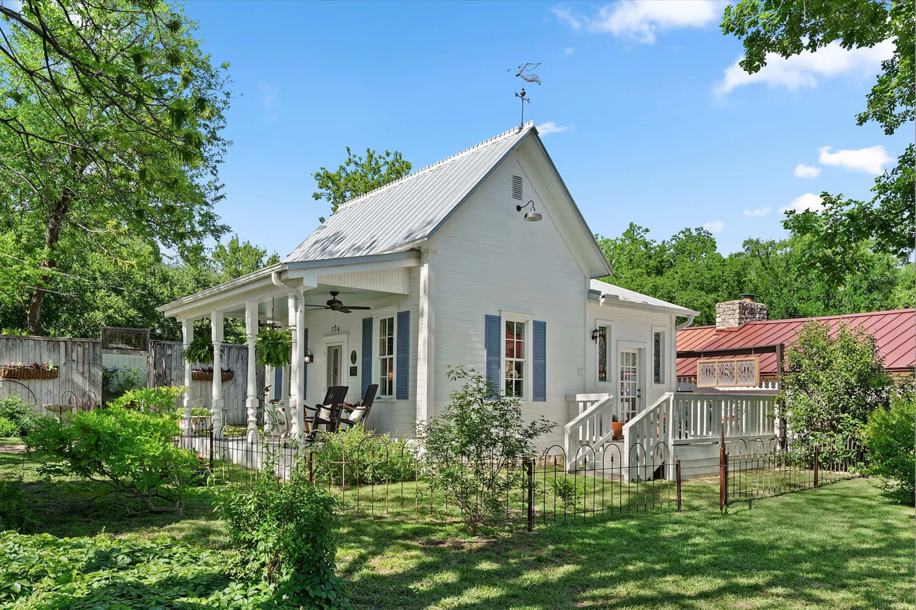 Historic Round Rock Creative Rental Studio Image in Round Rock Original Plat, Round Rock, TX