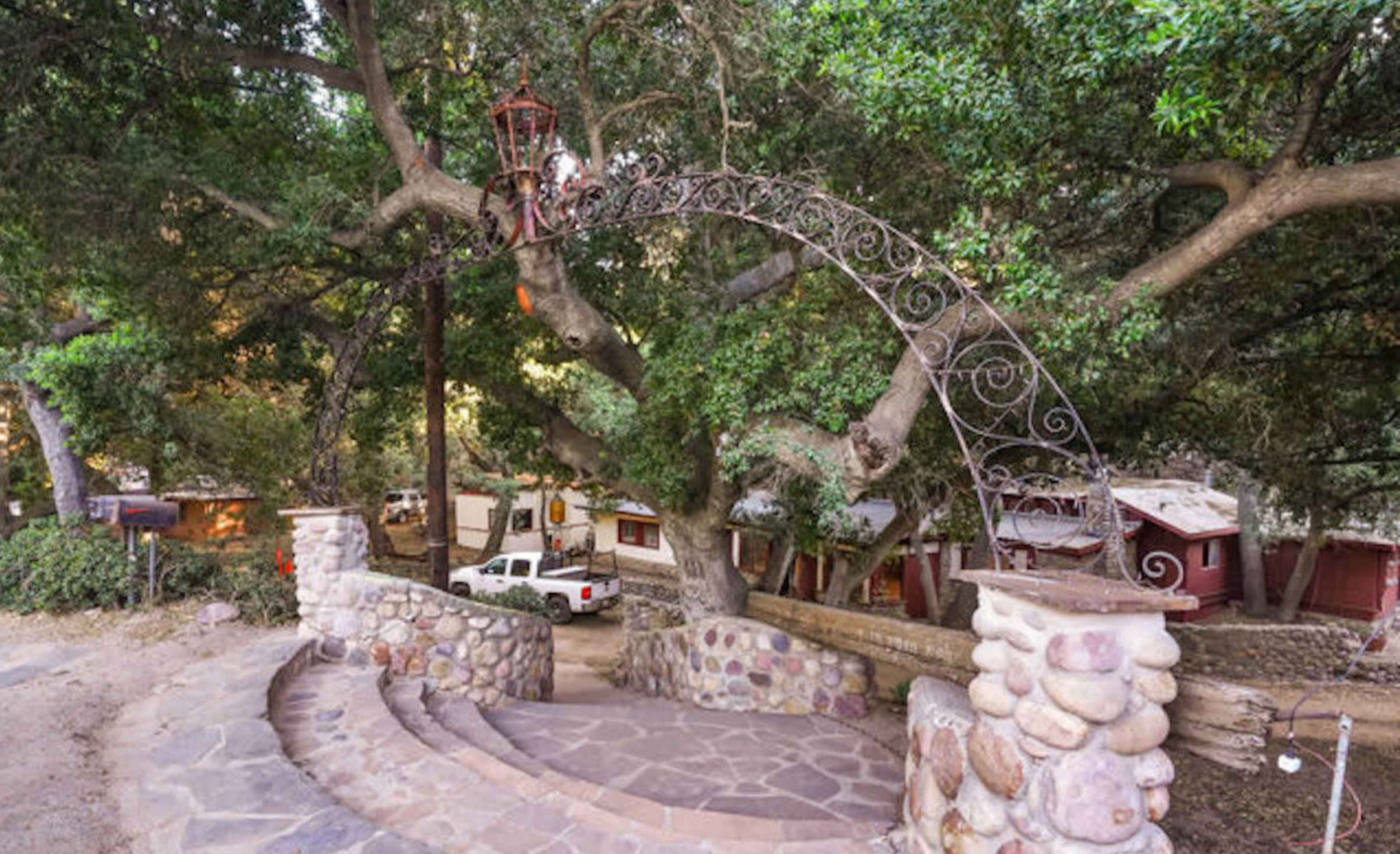 Unique Outdoor space Image in , Canoga Park, CA