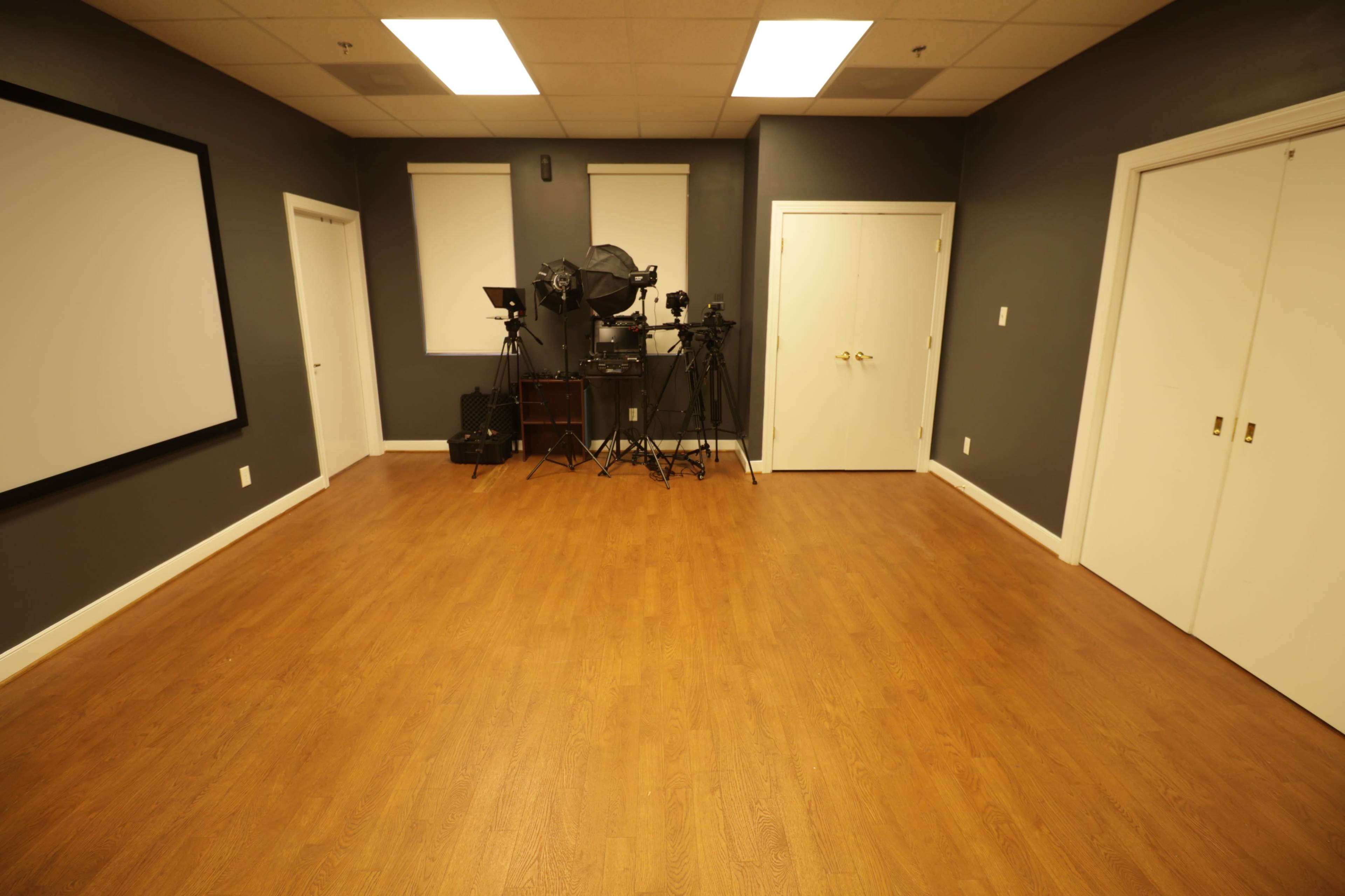 Unique Large Creative Studio Space with a Quaint Small Town Streetscape! Image in , Richmond, VA