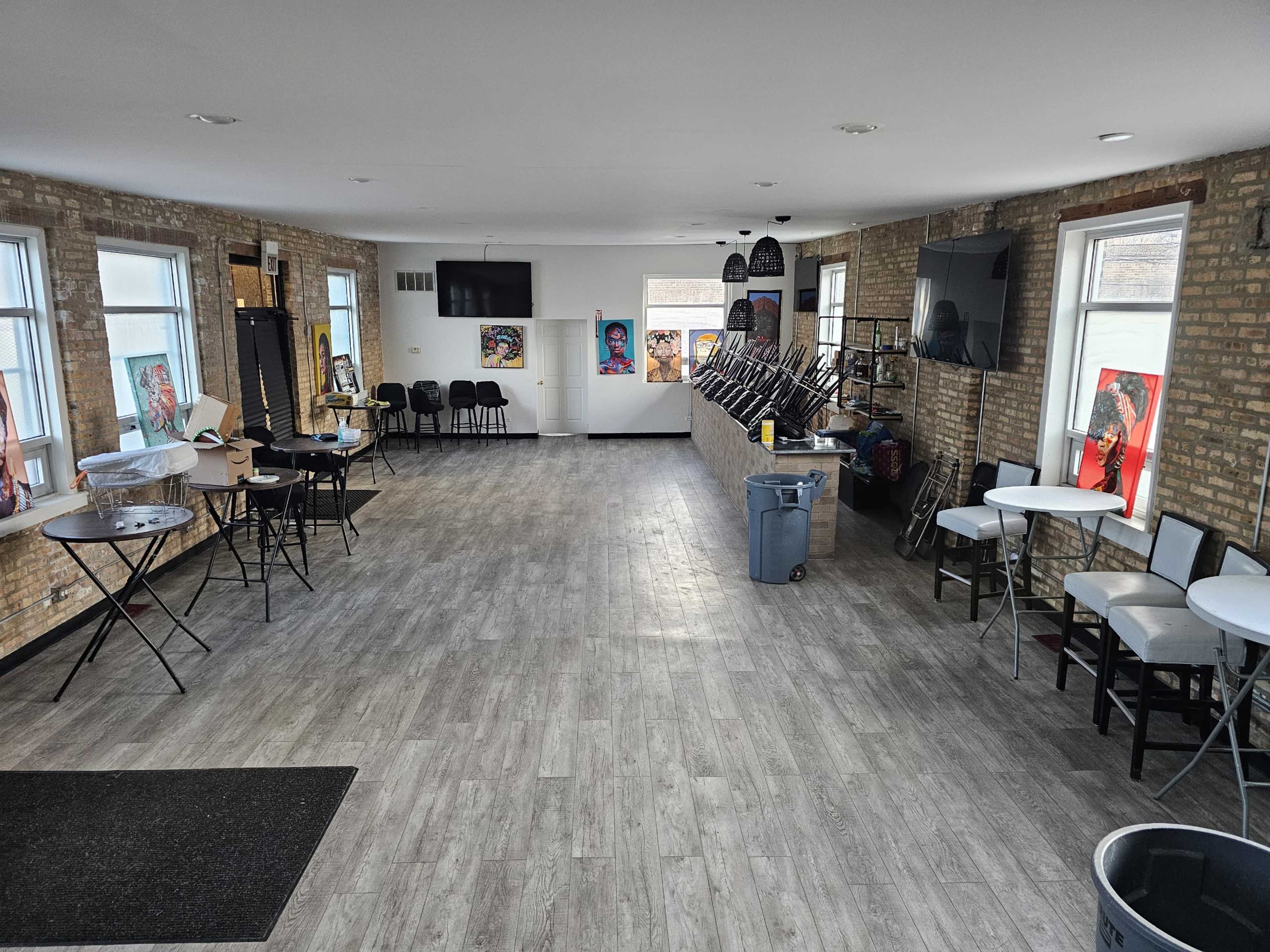 South Chicago Entry Lounge with Restroom Access Image in South Side, Chicago, IL