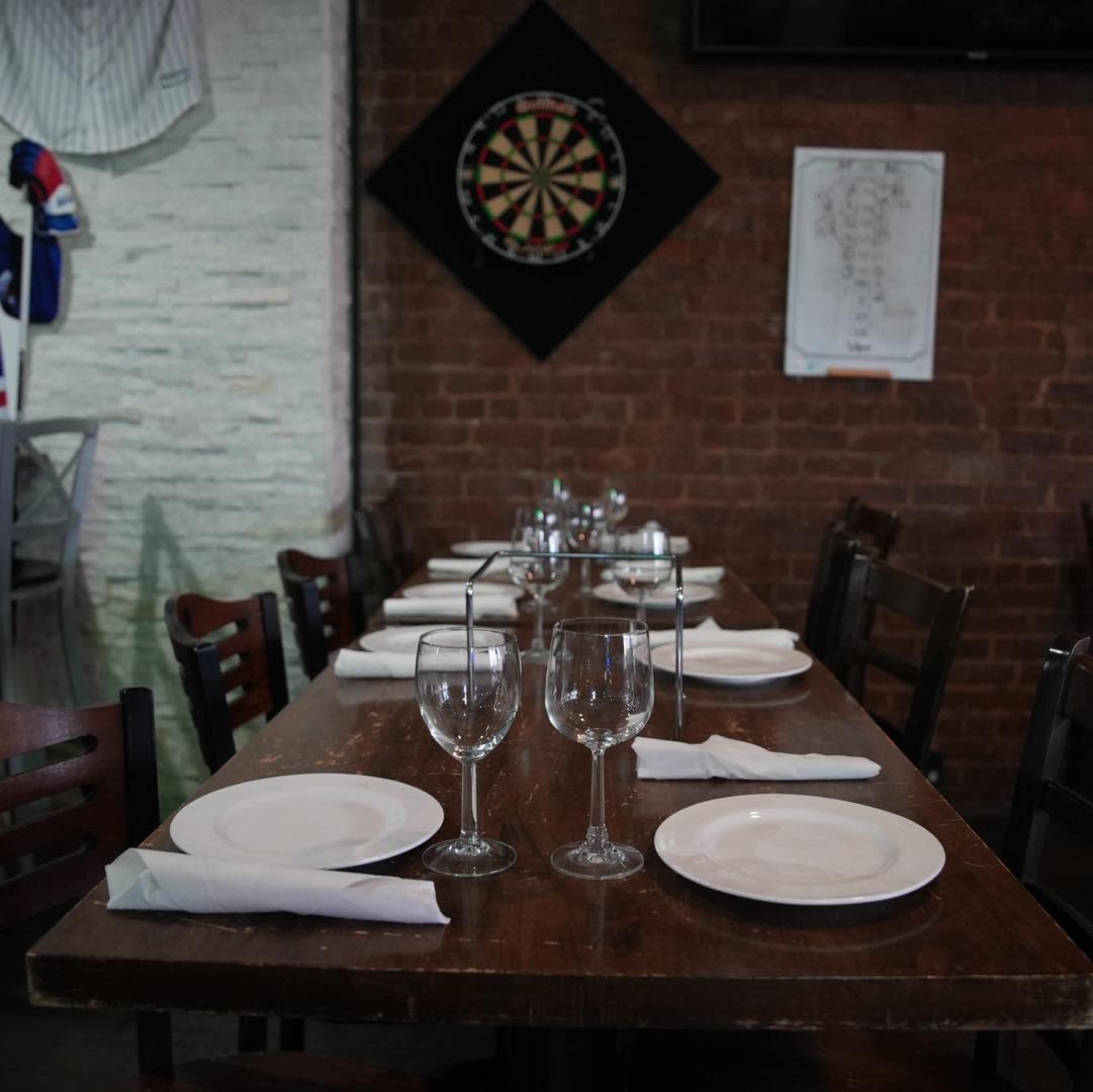 Ralph's Sports Bar & Restaurant Image in Todt Hill, Staten Island, NY