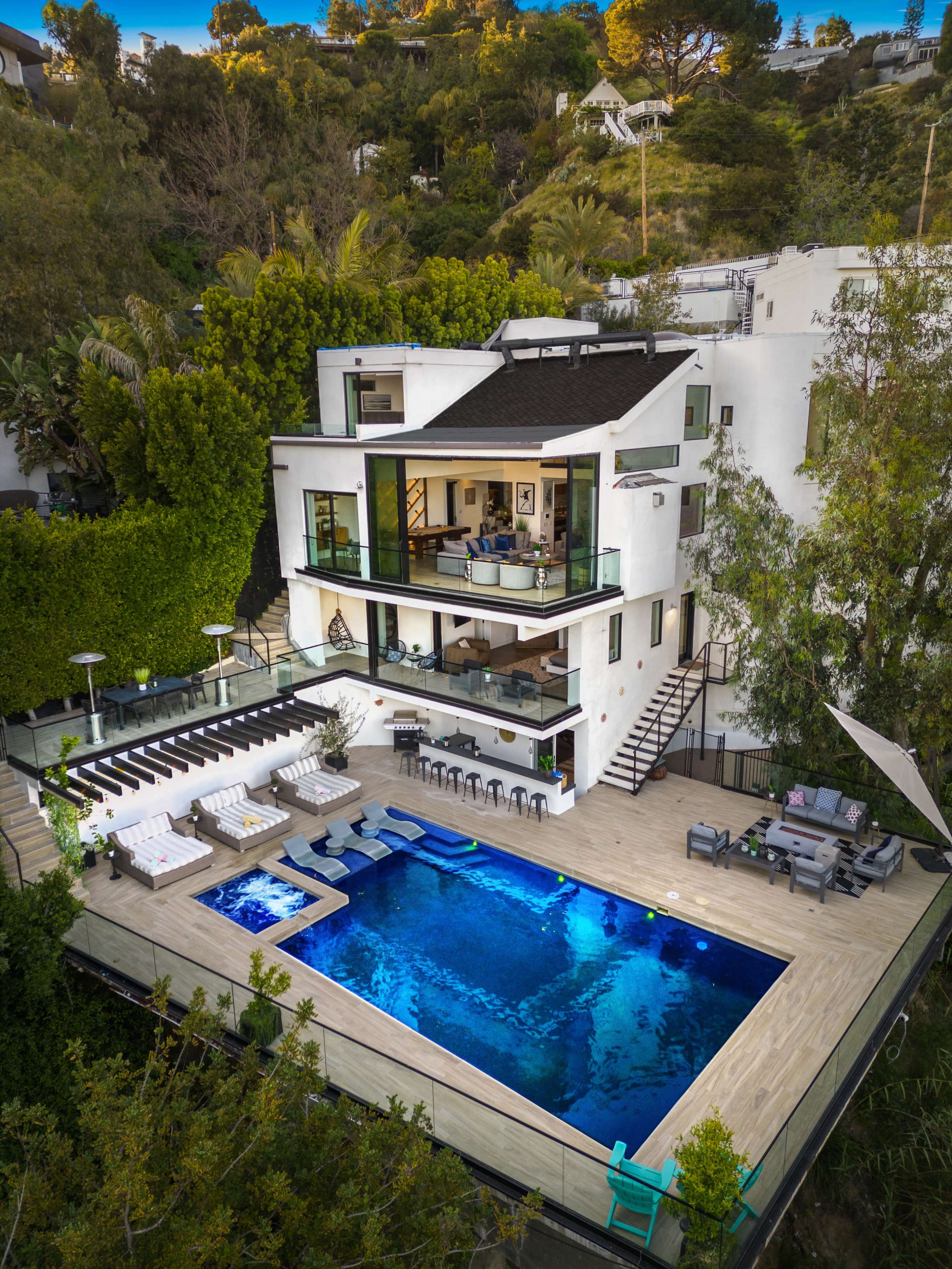 FRANKLIN MODERN RETREAT HILLSIDE SHOWSTOPPER Image in Central LA, Los Angeles, CA