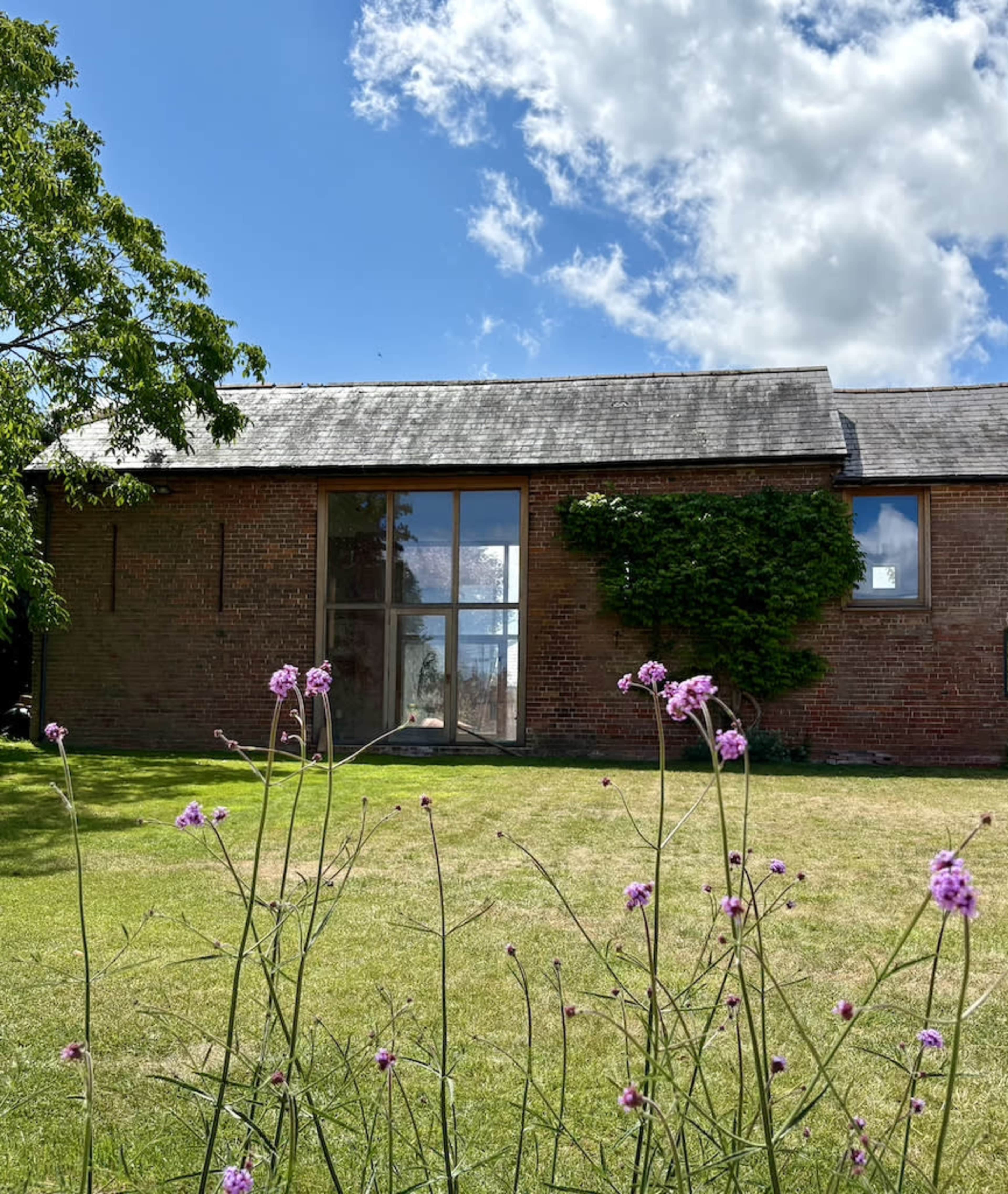 Unique barn space with floor-to-ceiling windows, exposed brick walls and a fully equipped kitchen Image in Edington, Westbury, ENG