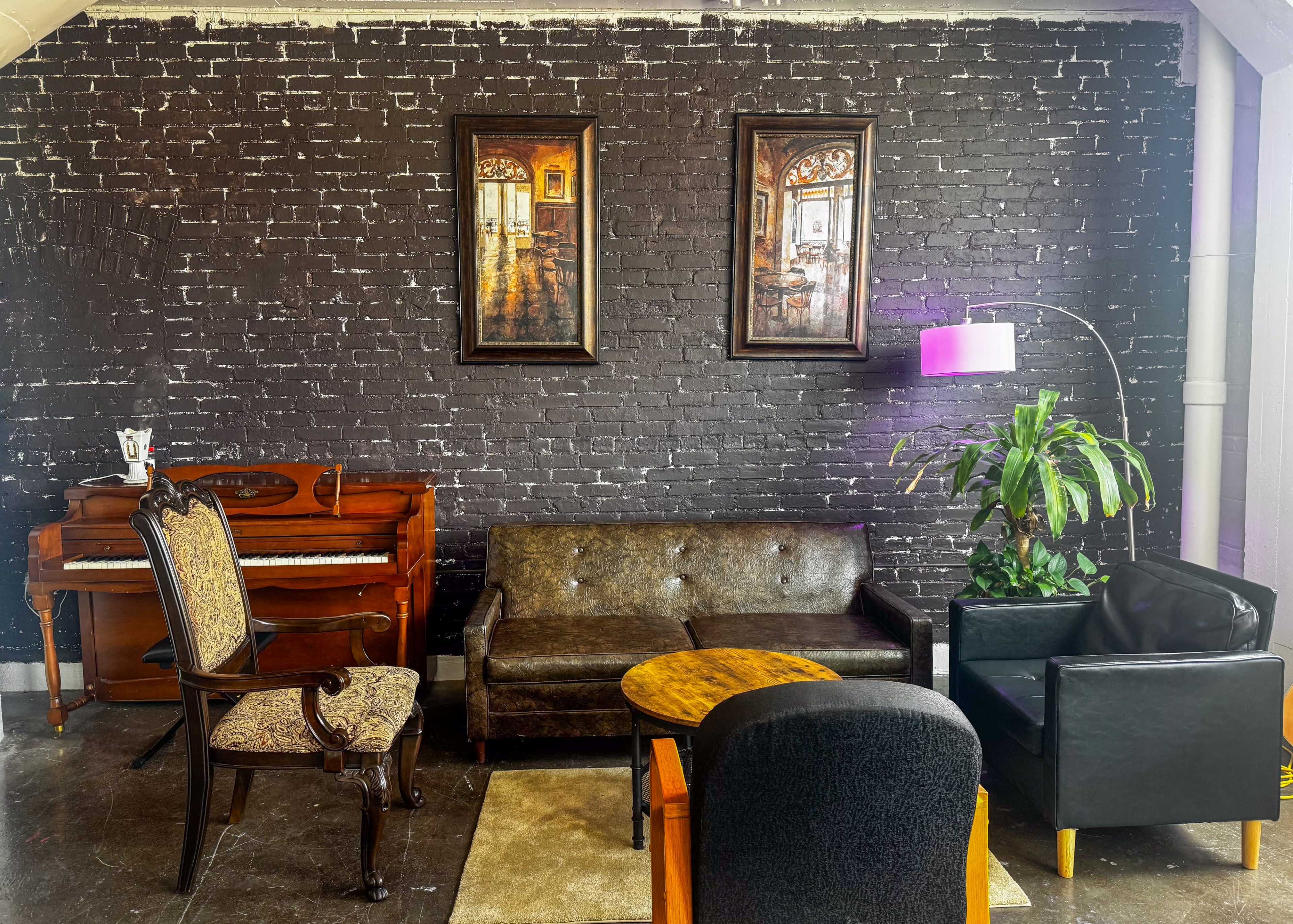 Vintage-Inspired Creative Space for Shoots & Private Parties Image in Near North, Minneaplis, MN