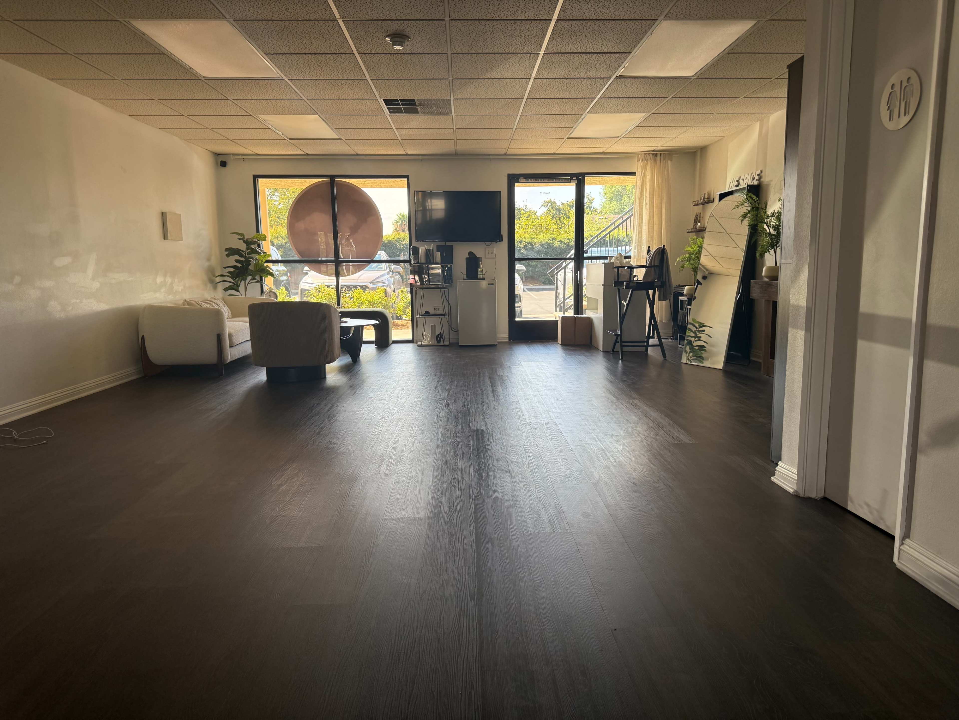 Modern Minimalist Studio for Trainings, Wellness Classes, Content Creation & More Image in La Sierra, Riverside, CA