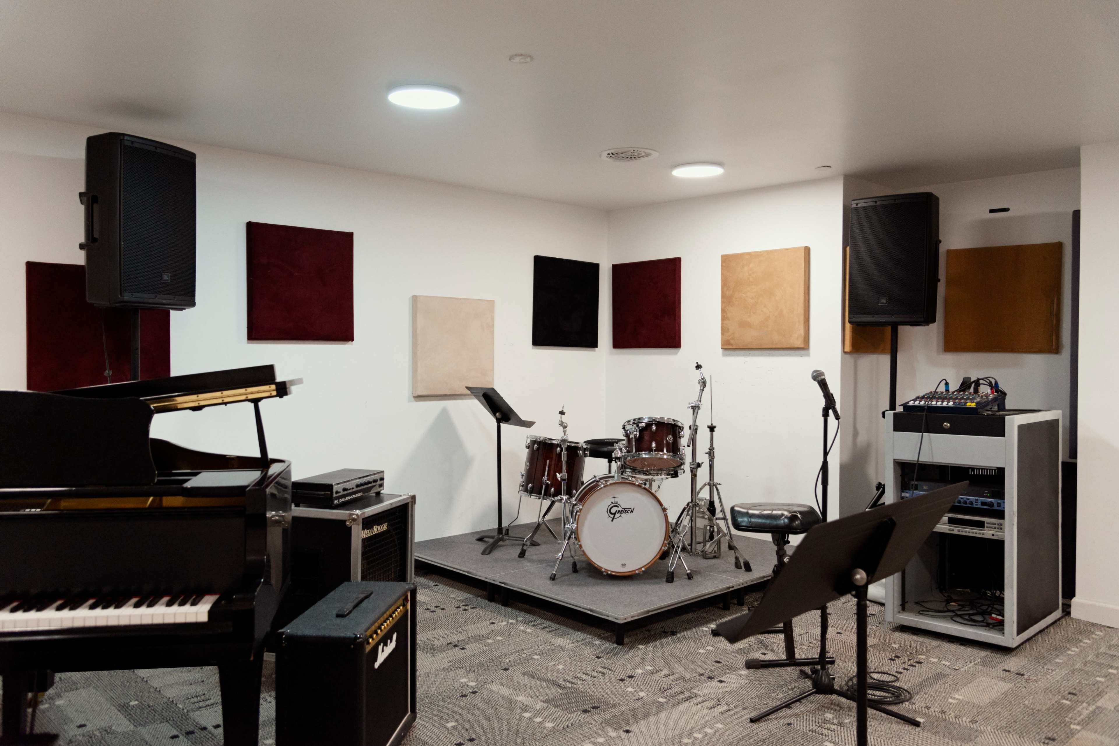 Find Inspiration in Studio 8E – Your Hidden Oasis for Creative Endeavors! Image in Midtown Manhattan, New York, NY