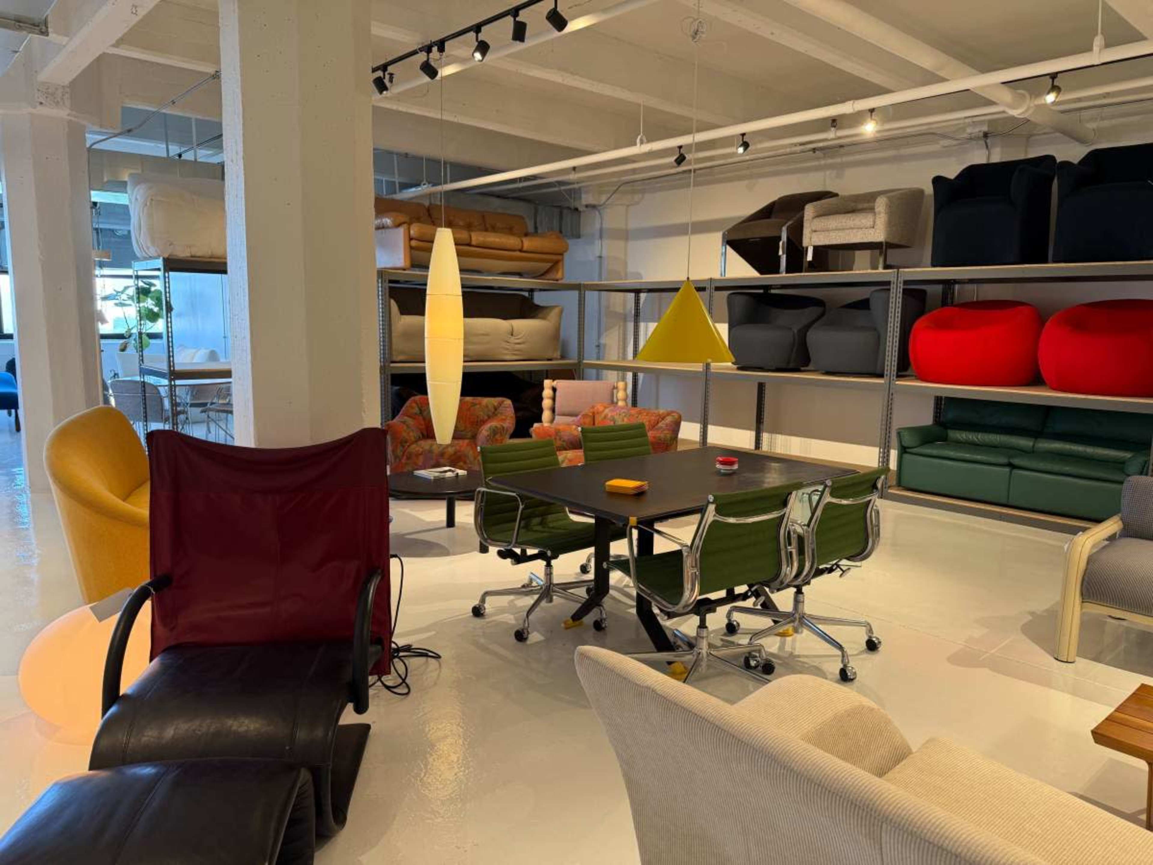 Downtown Open Air Vintage Furniture Showroom Image in Lower West Side, Chicago, IL