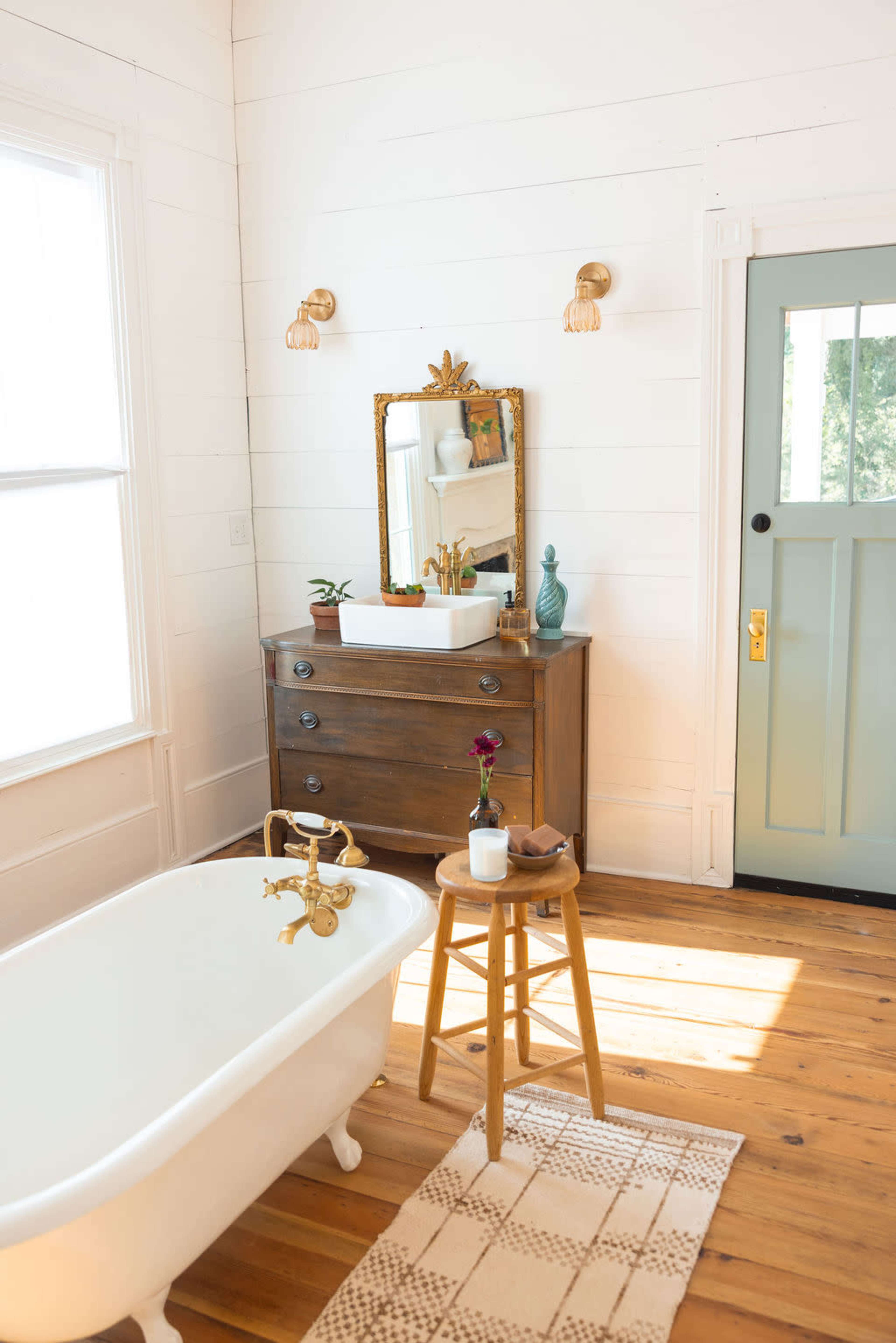 Historic Southern Farmhouse - Beautiful Natural Light & Picturesque Setting Image in , Senoia, GA