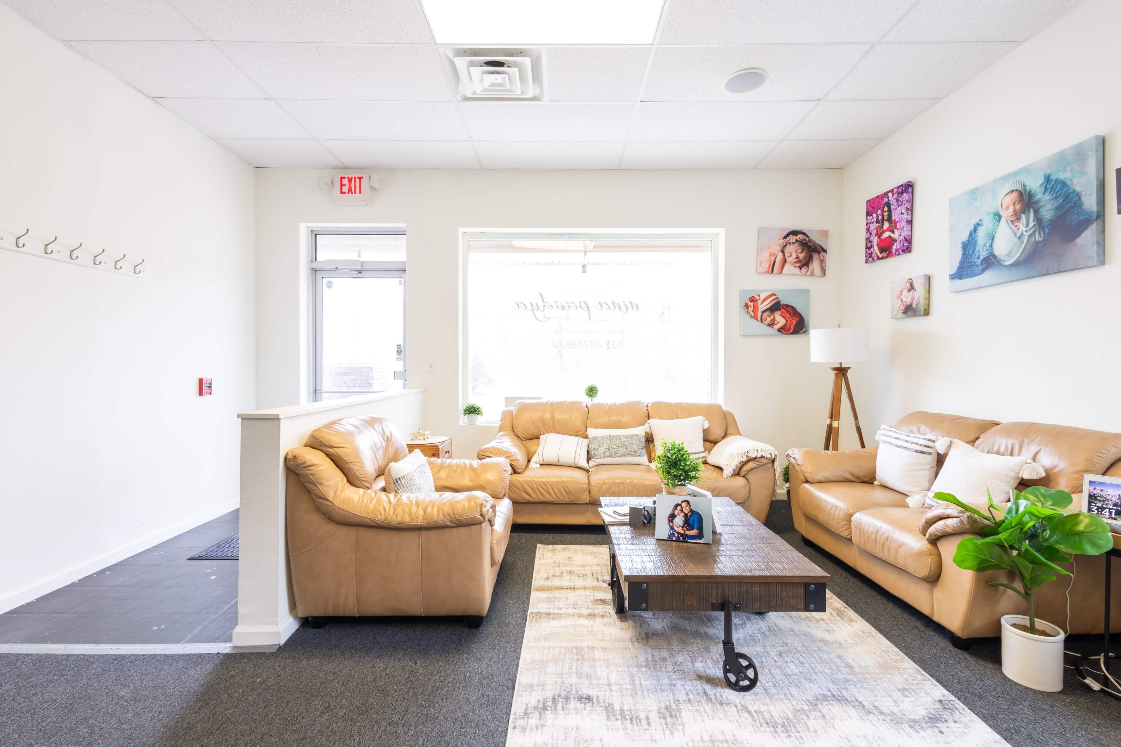 Spacious 1200 SF Studio with lots of natural light and high ceilings. Attached bathroom. Image in Windsor, Robbinsville, NJ