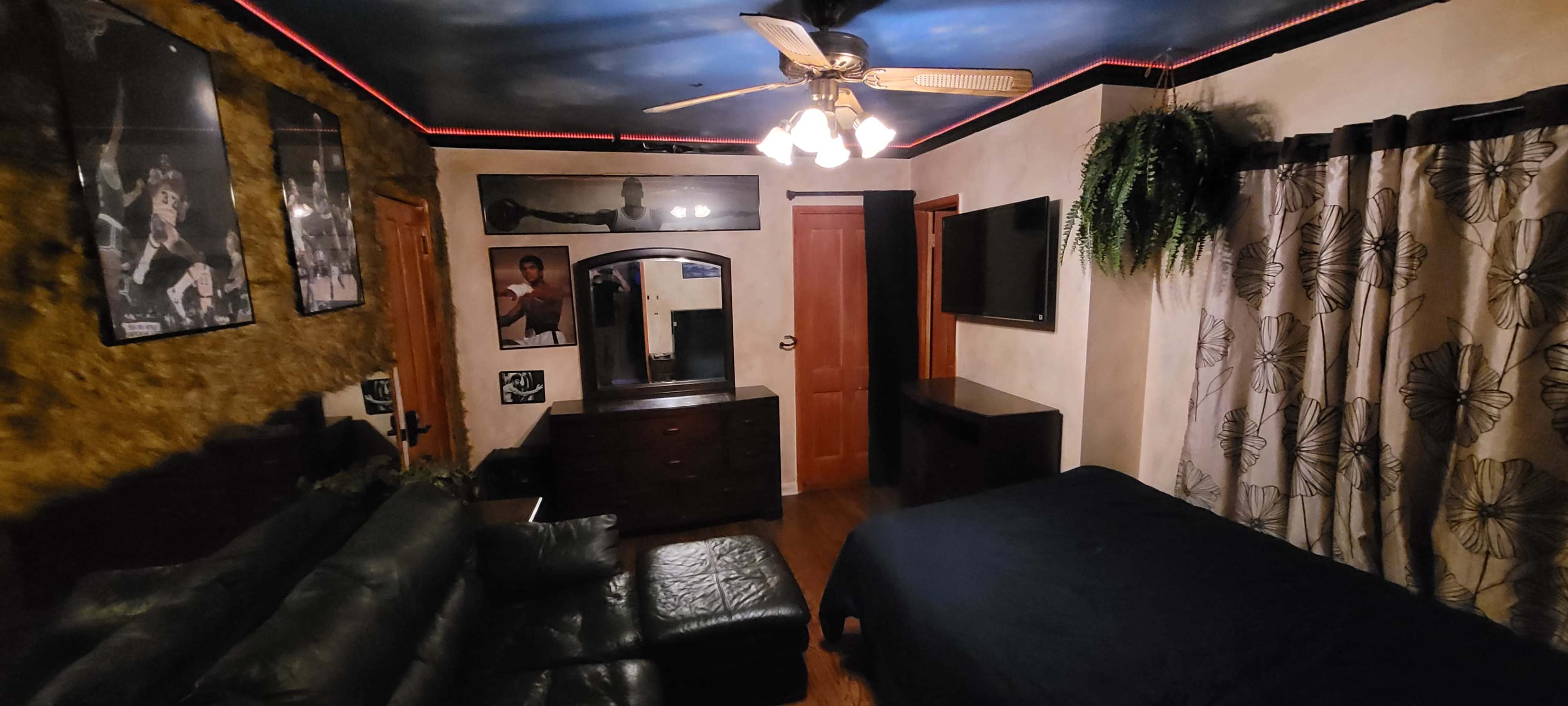 Smiles' Nightcrib Image in Van Nuys, Van Nuys, CA