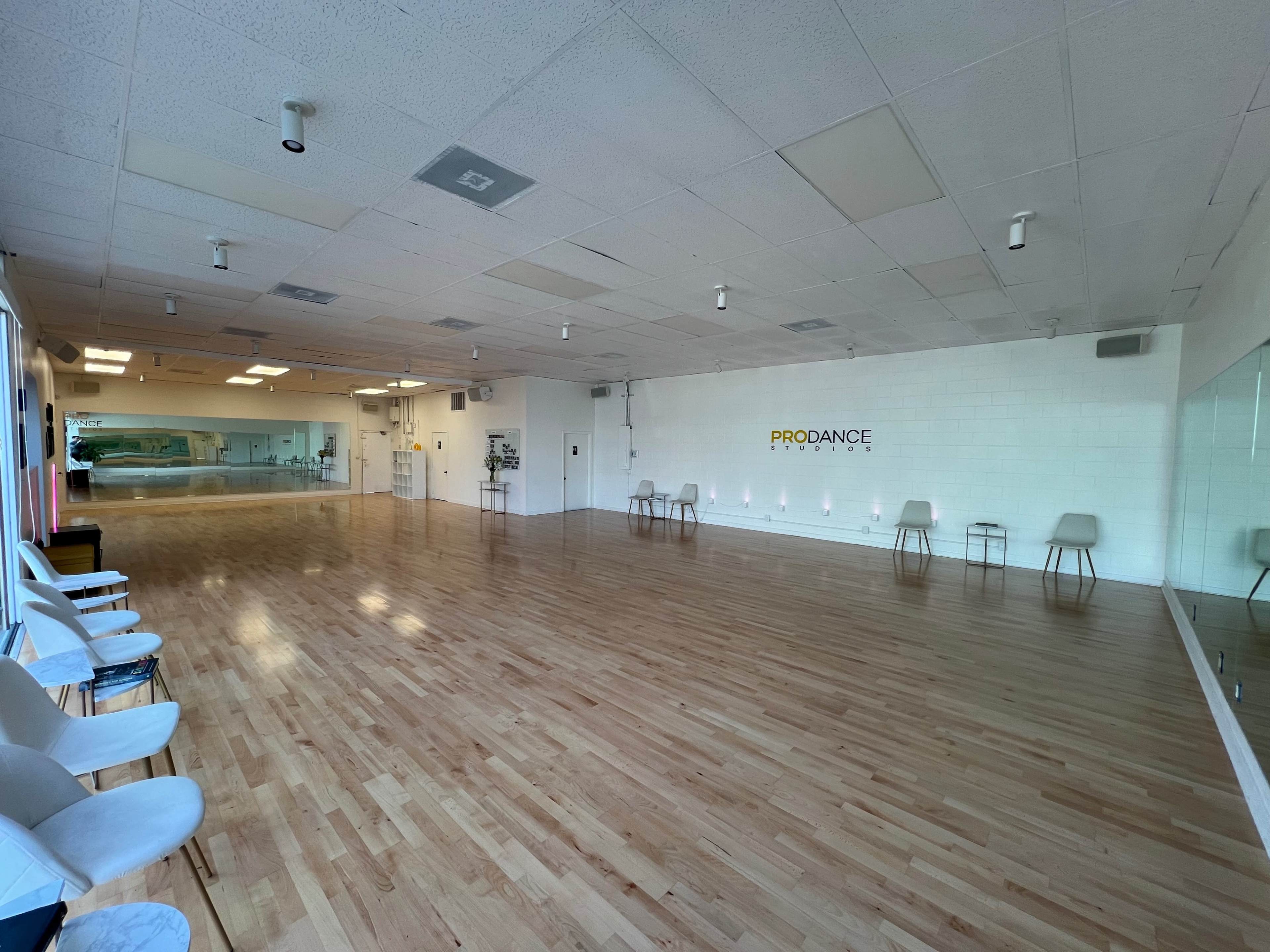 Modern Dance Studio in Hancock Park / Miracle Mile Image in Hancock Park, Los Angeles, CA