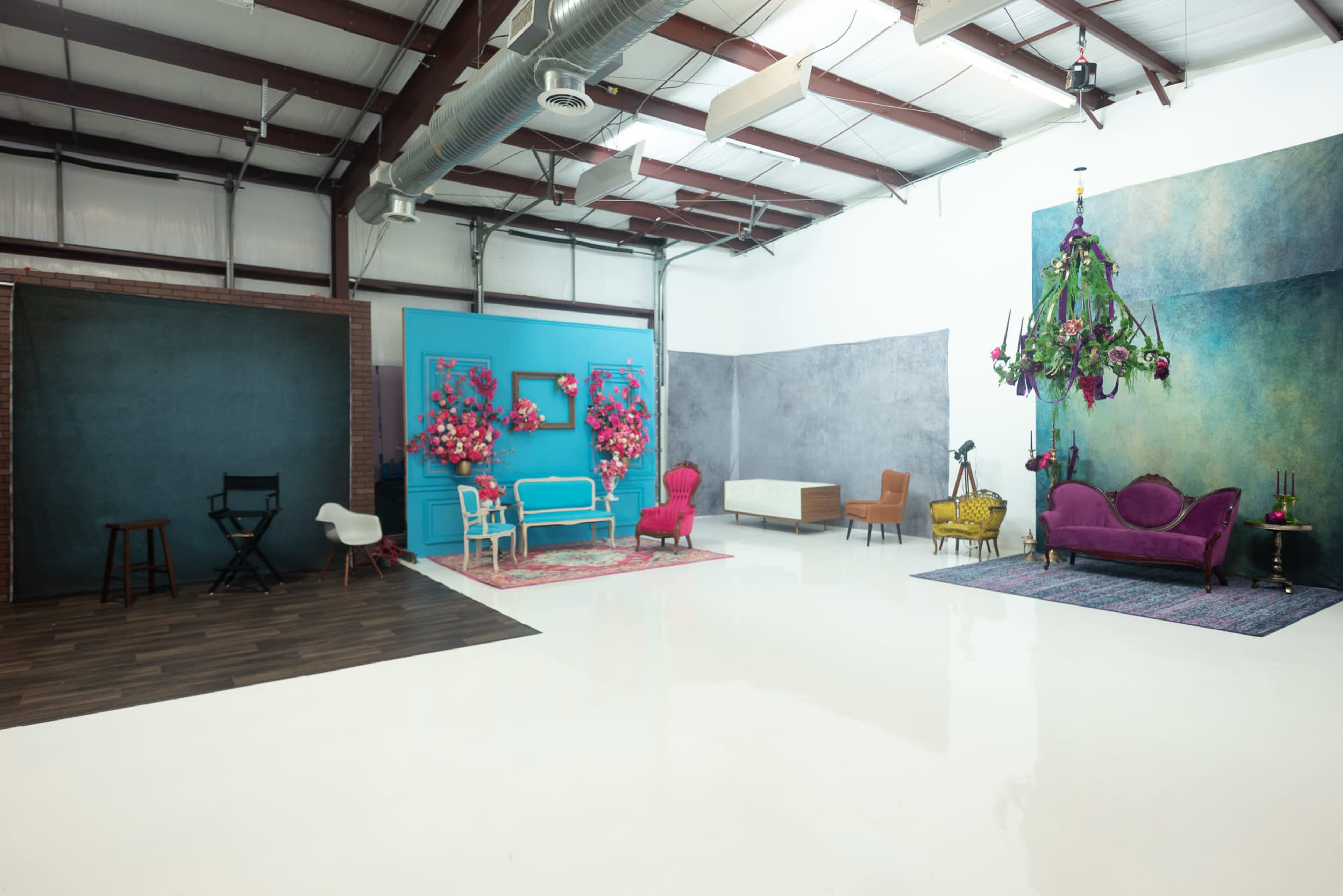 All in one: white canvas, multi set and multi purpose large studio Image in Pasadena, Pasadena, TX