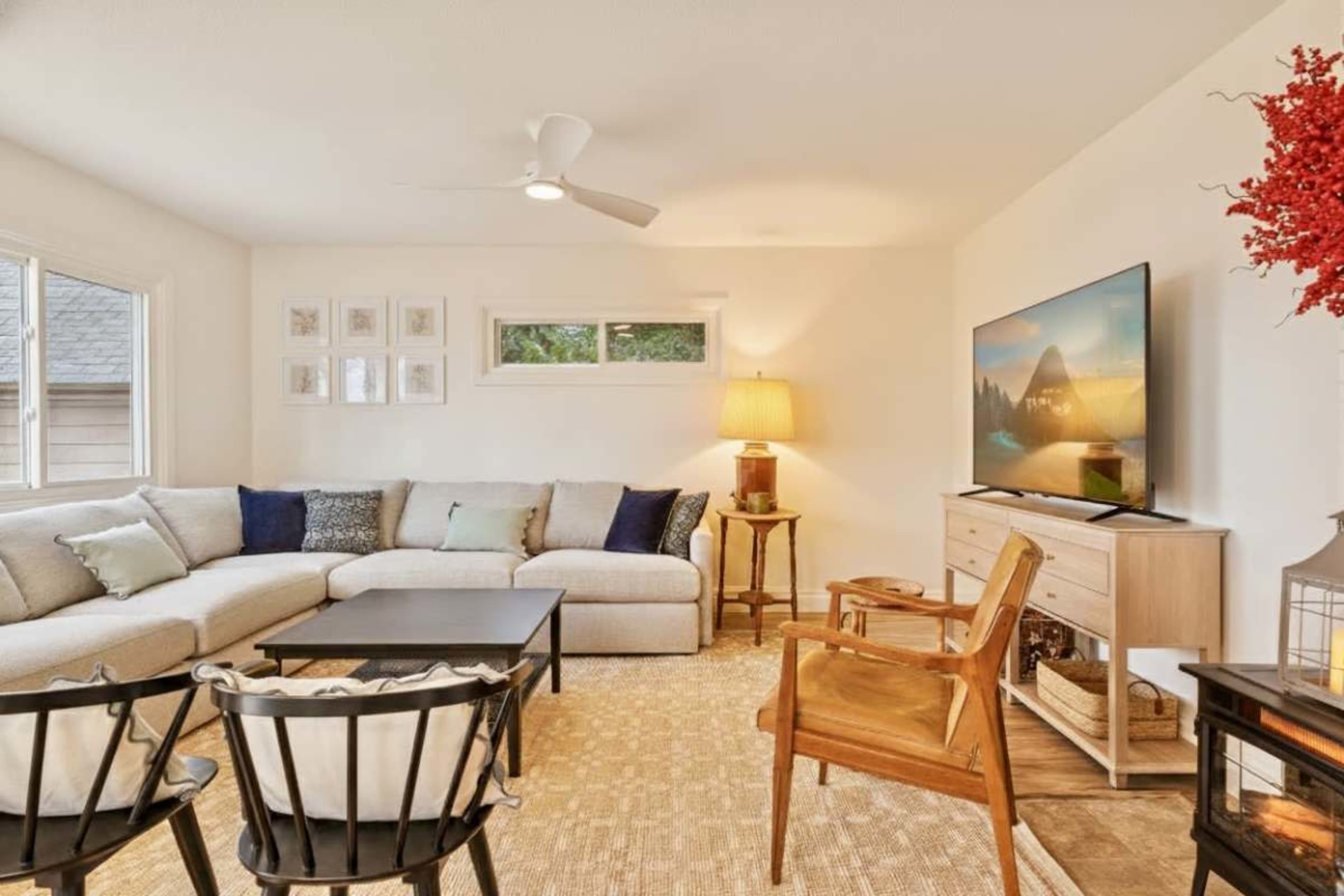 Quiet Neighborhood Victorian Home with Sweeping Views of Downtown Saint Paul Image in Riverview, Saint Paul, MN