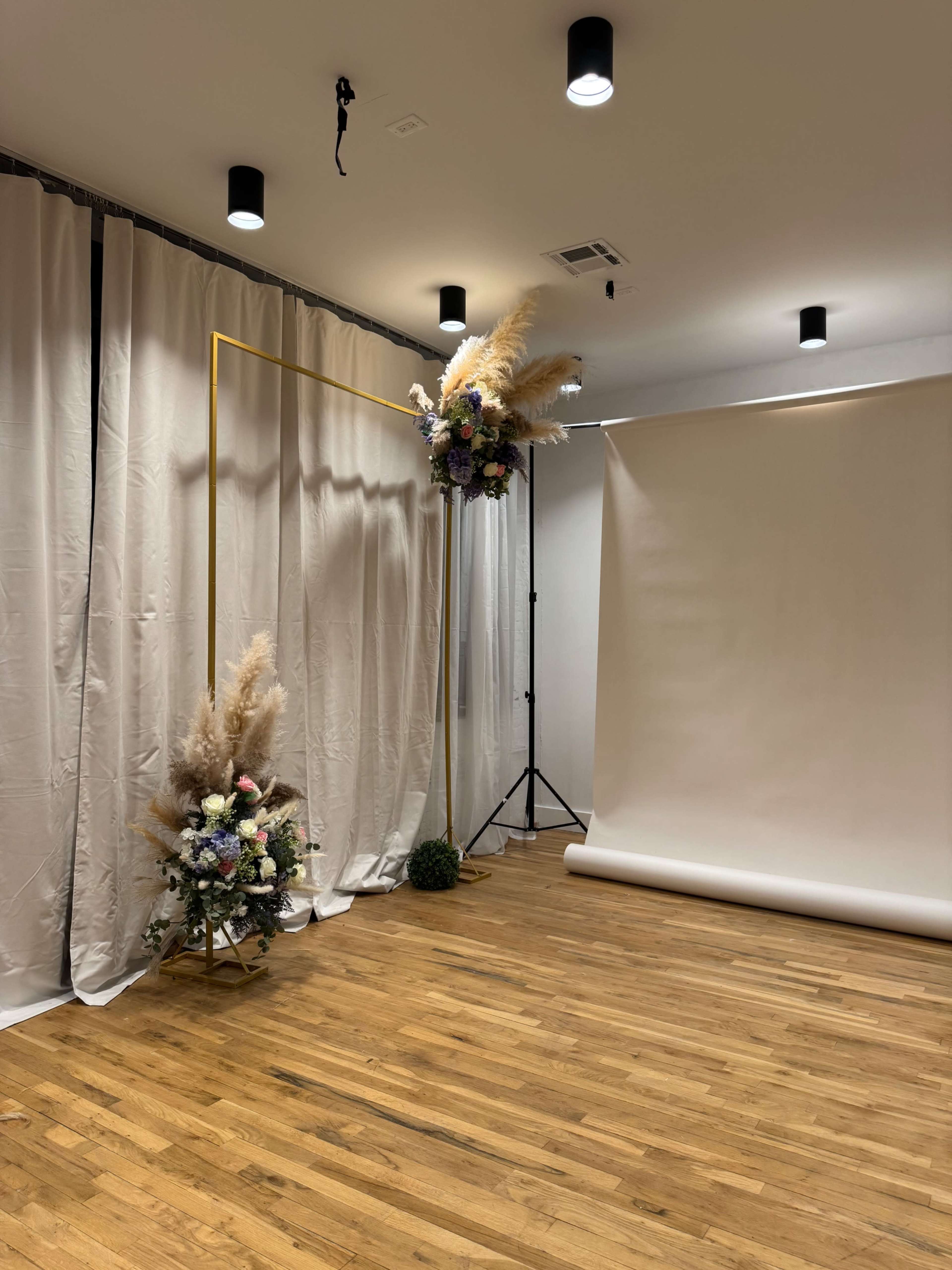24/7 All in one light filled studio with props Image in Sunset Park, Brooklyn, NY