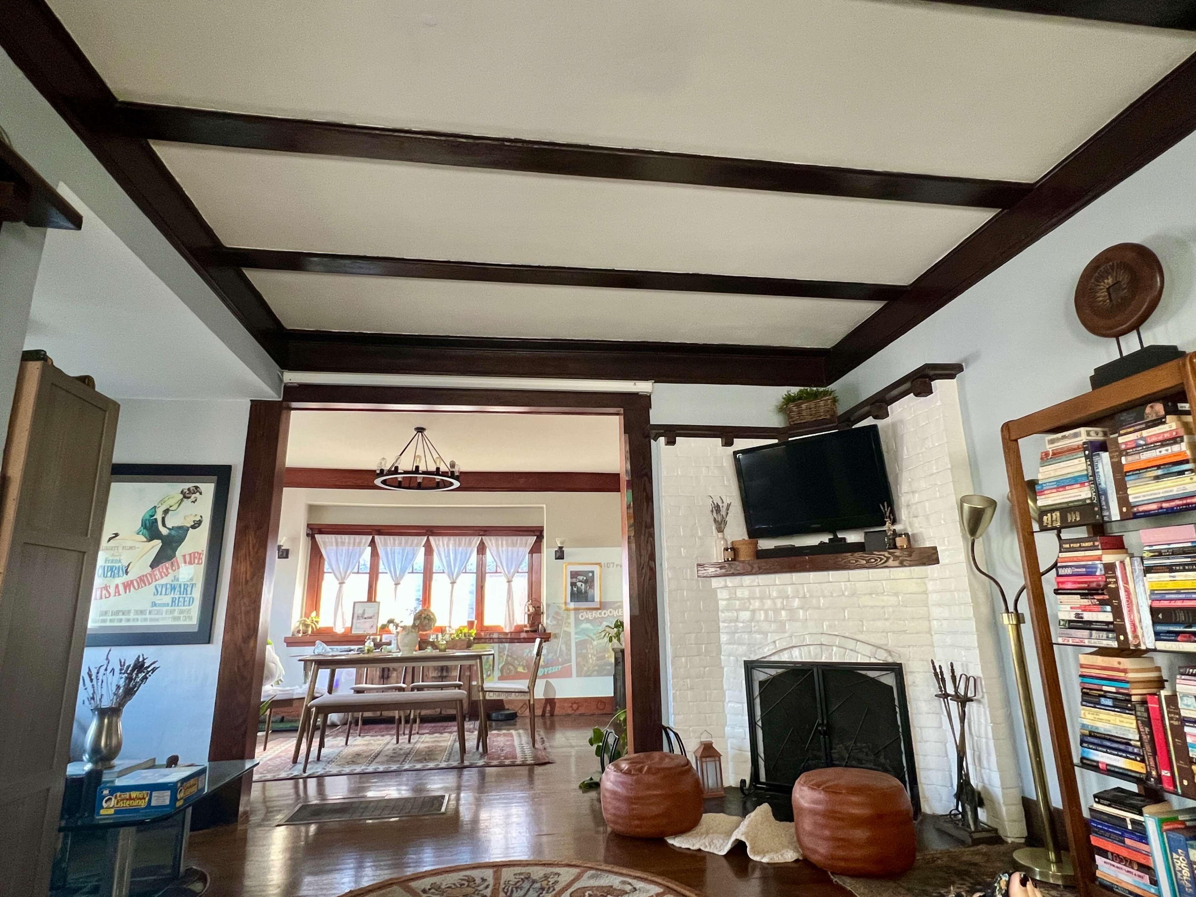 GORGEOUS cozy 1908 CRAFTSMAN HOME with recording studio and private yard. Image in South Los Angeles, Los Angeles, CA