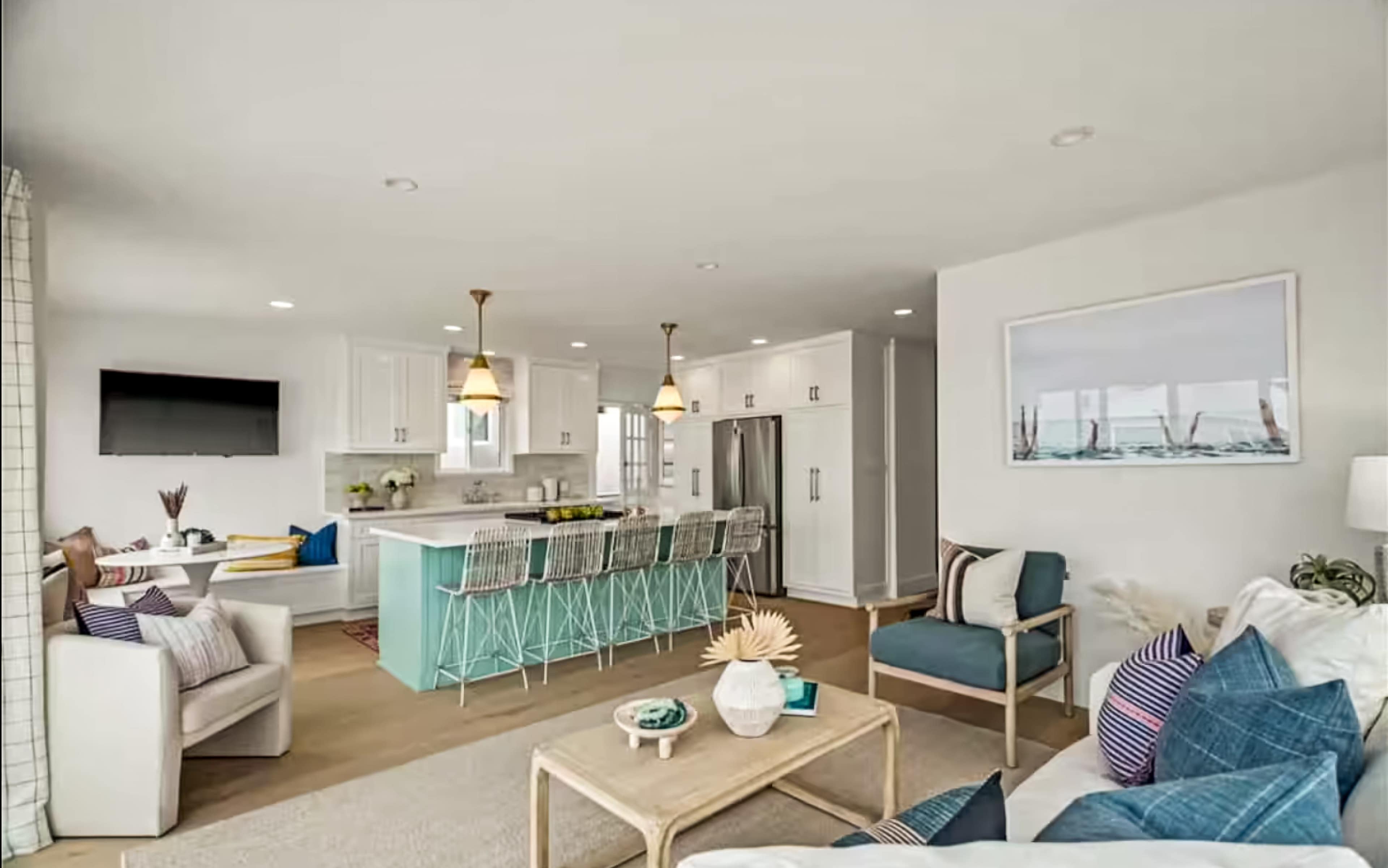 Elegant Modern Home with Expansive Layout & Natural Light Image in El Porto, Manhattan Beach, CA