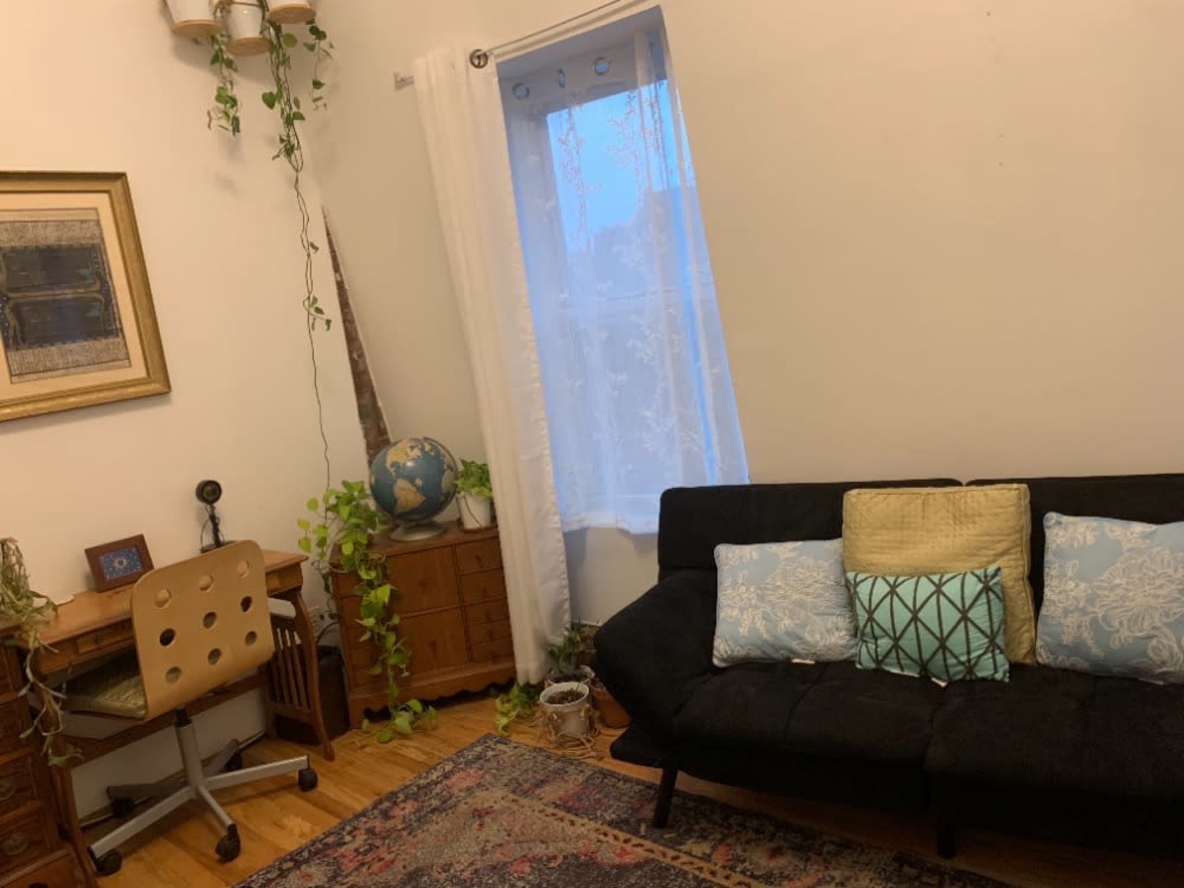 "Traveling Scholar" Room